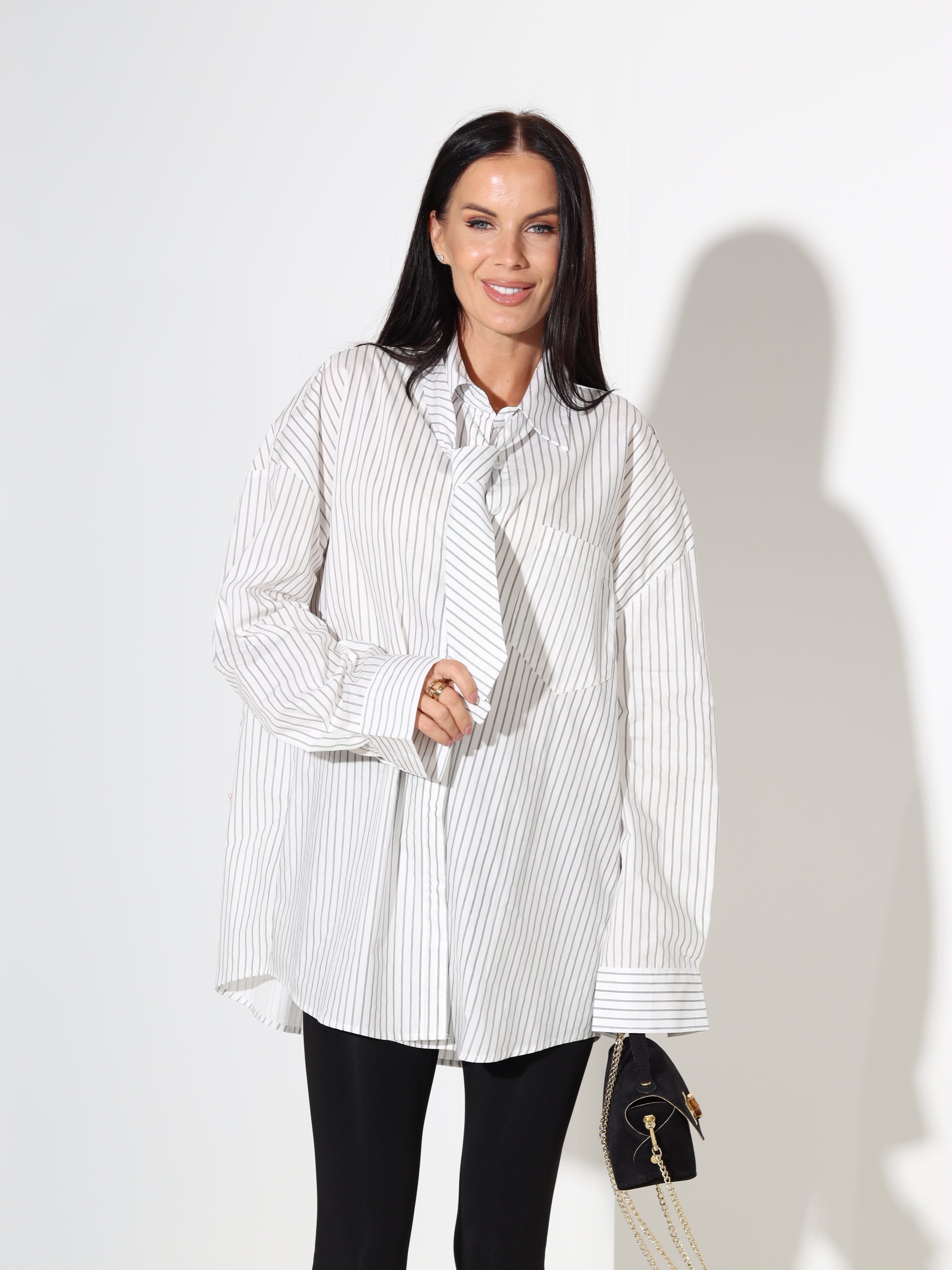 Baltas kokvilnas krekls ar šlipses akcentu - 18009