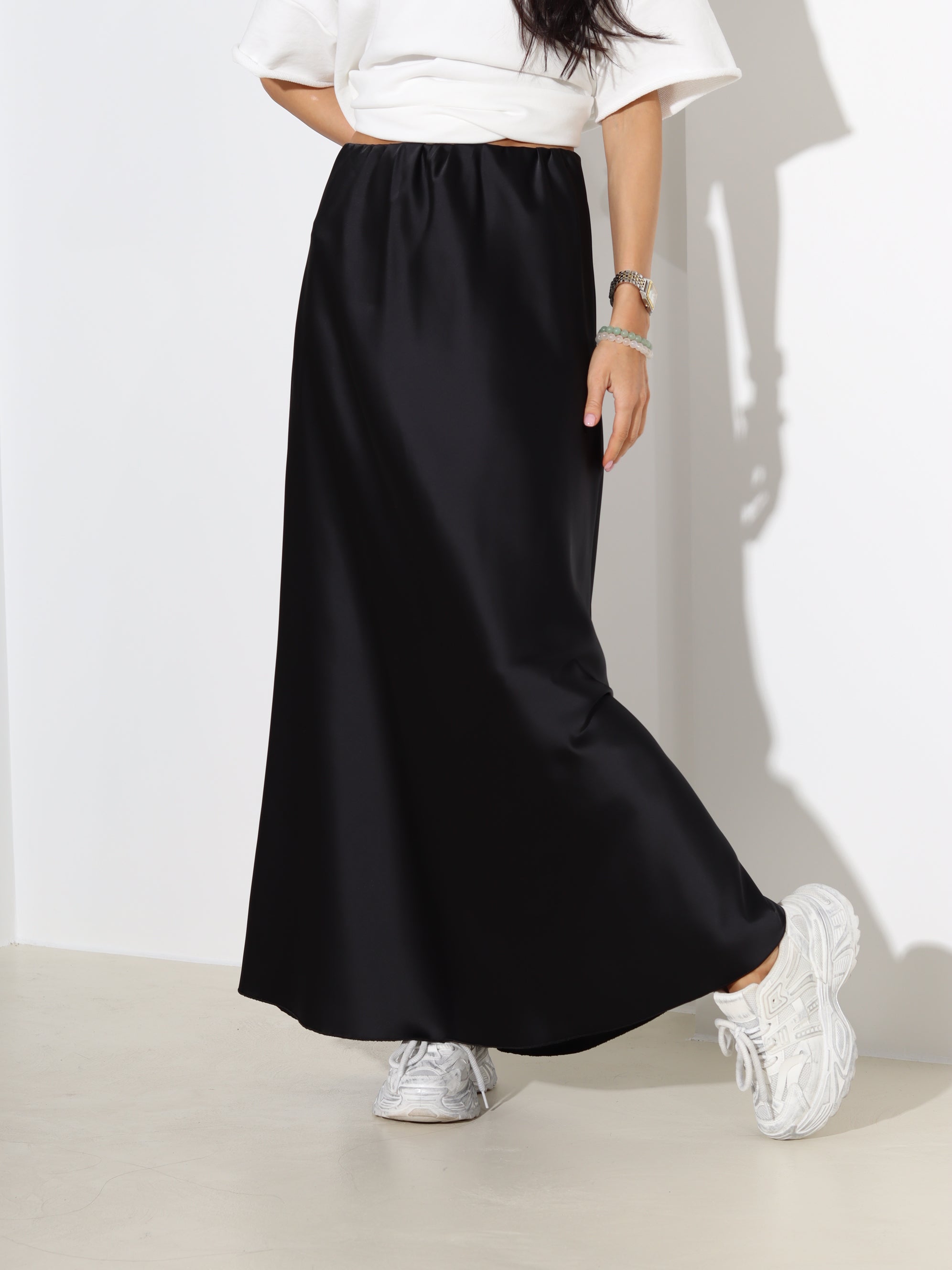 Melni, gari atlasa auduma svārki ar gumiju viduklī - 18247