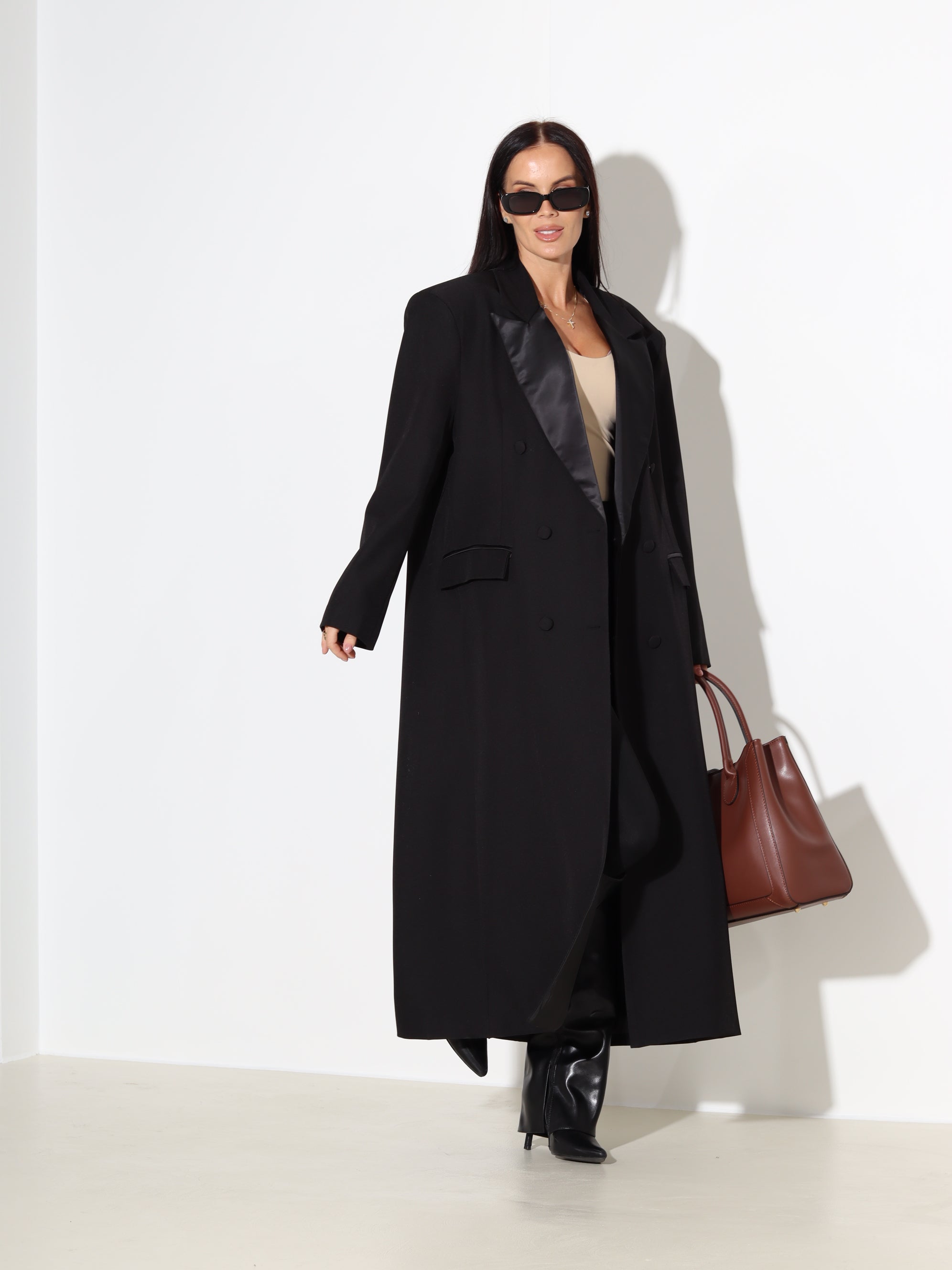 Melns, garš mētelis, klasiskā piegrieznē - 18017