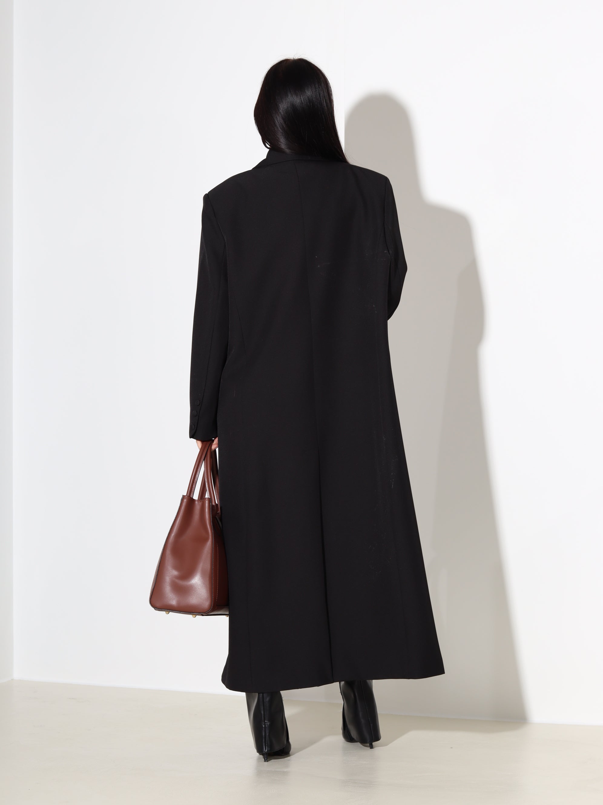 Melns, garš mētelis, klasiskā piegrieznē - 18017