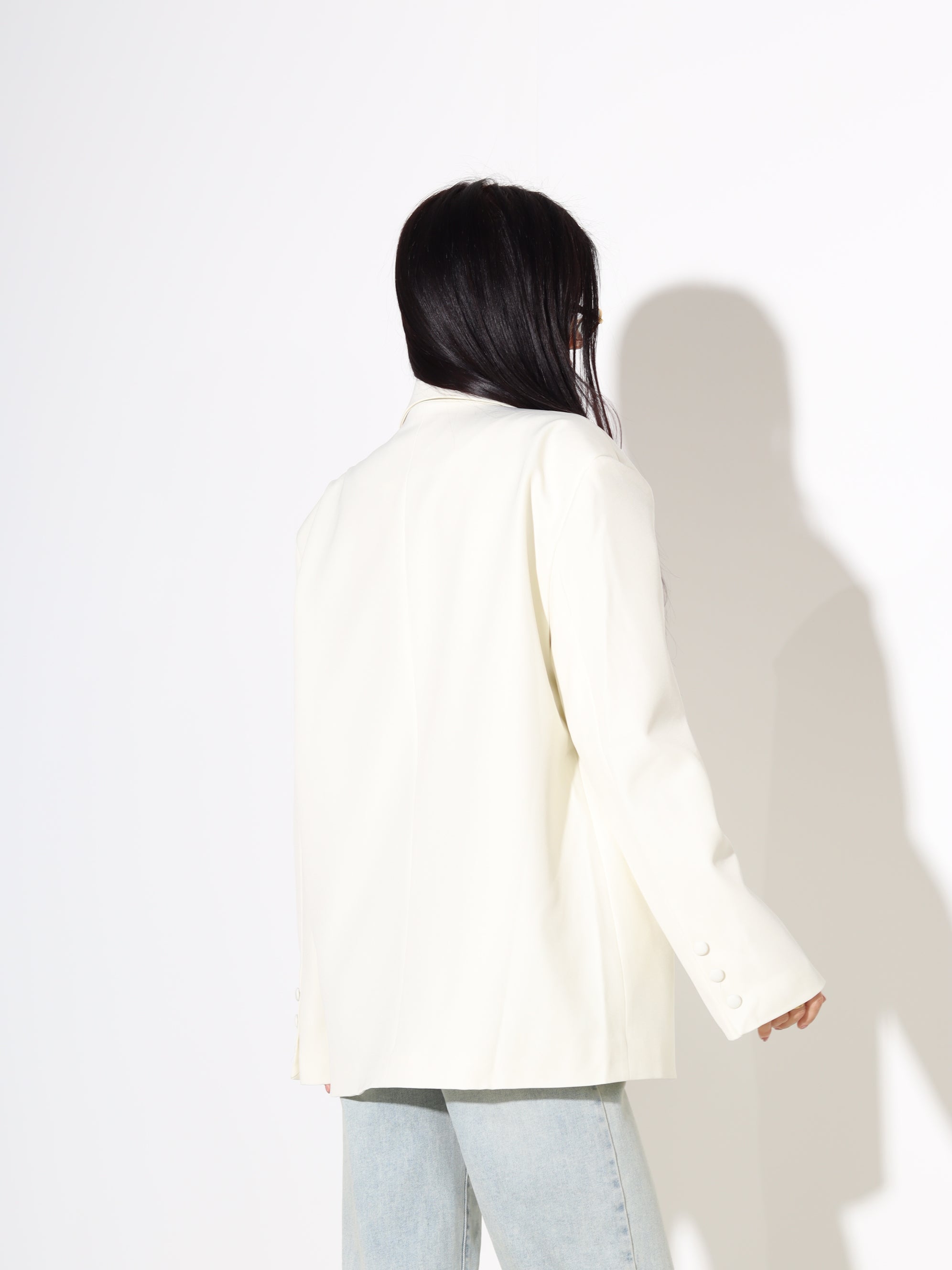 Balta klassikaline žakete ar 2rindu pogām - 18015