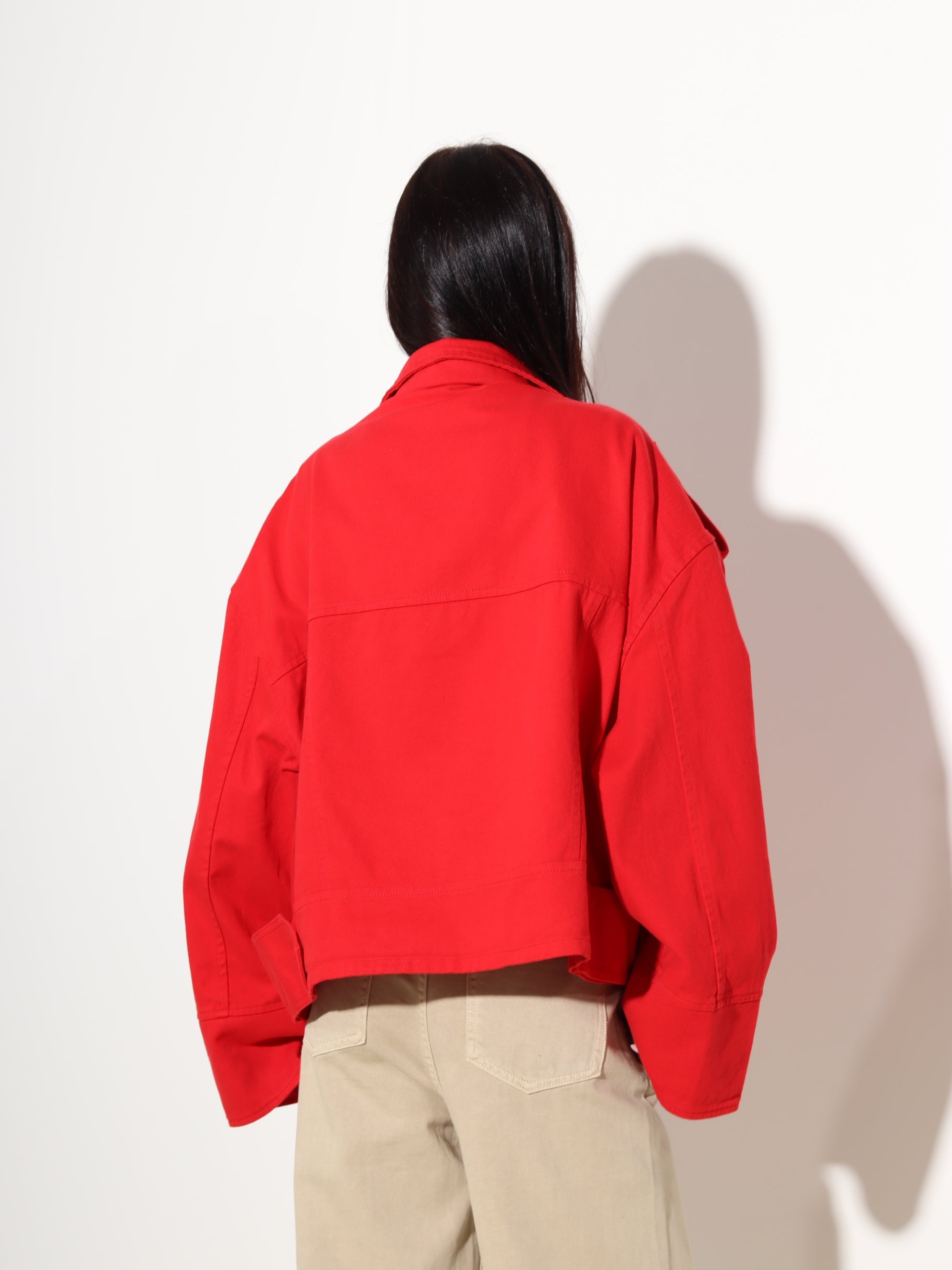 Sarkana, oversize džinsa jaka 'Biker' stilā - 20131