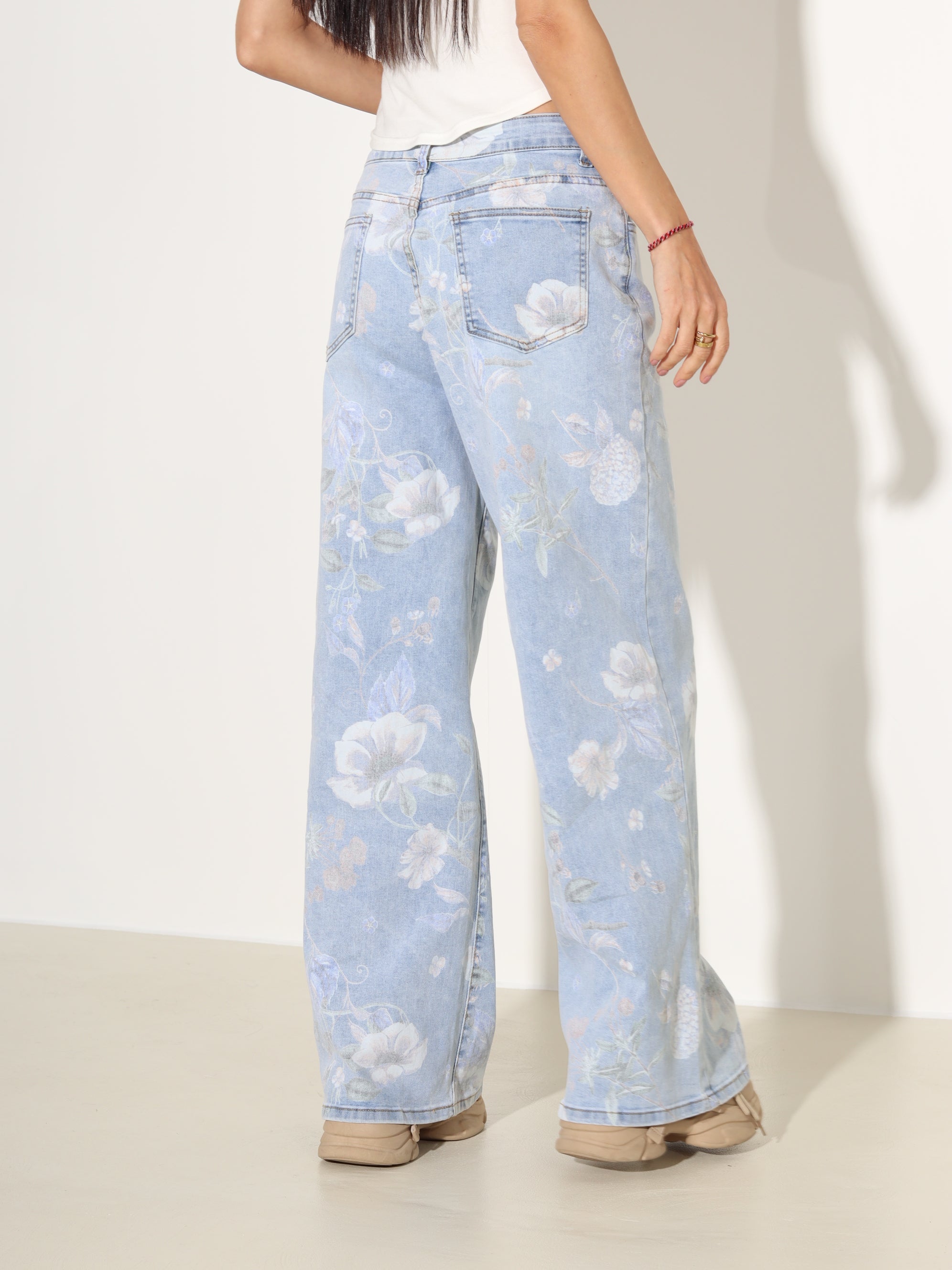 Zilas džinsu püksid ar ziedu printu - 18020