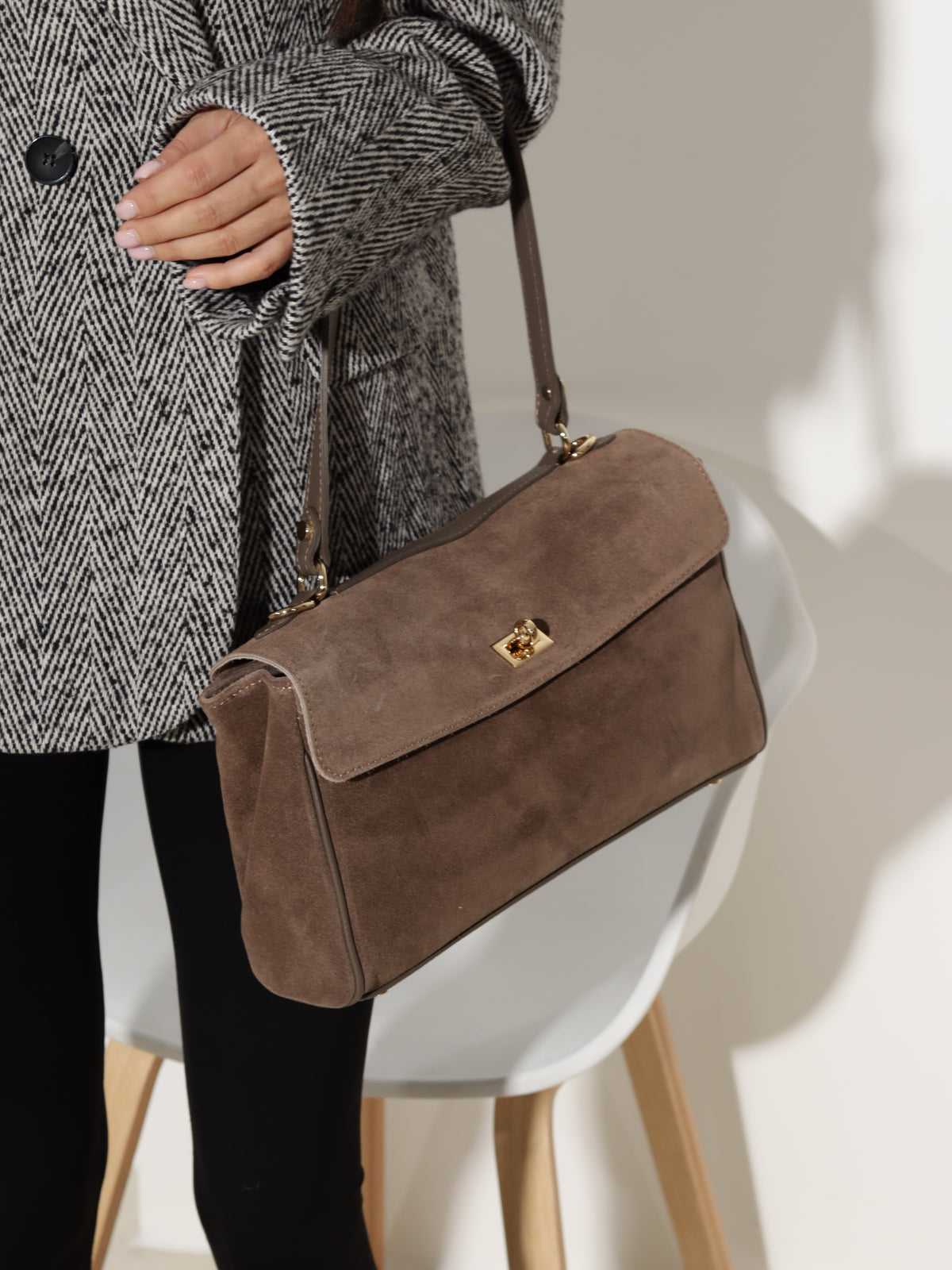 Taupe, d/zamšādas ,vintage stila soma ar atloku- 20860