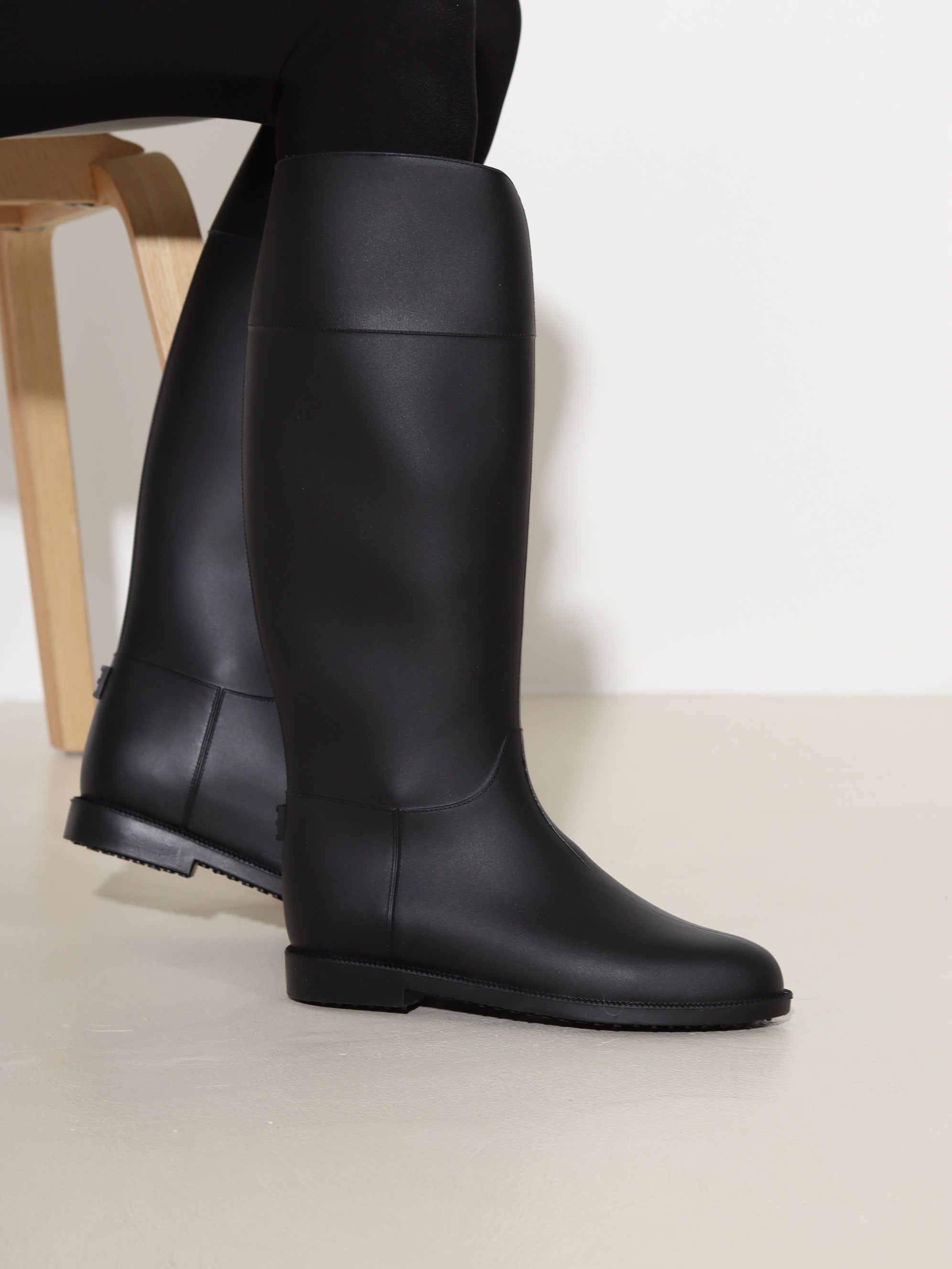 Melni, gari gumijas zābaki 'Simple' – 18271