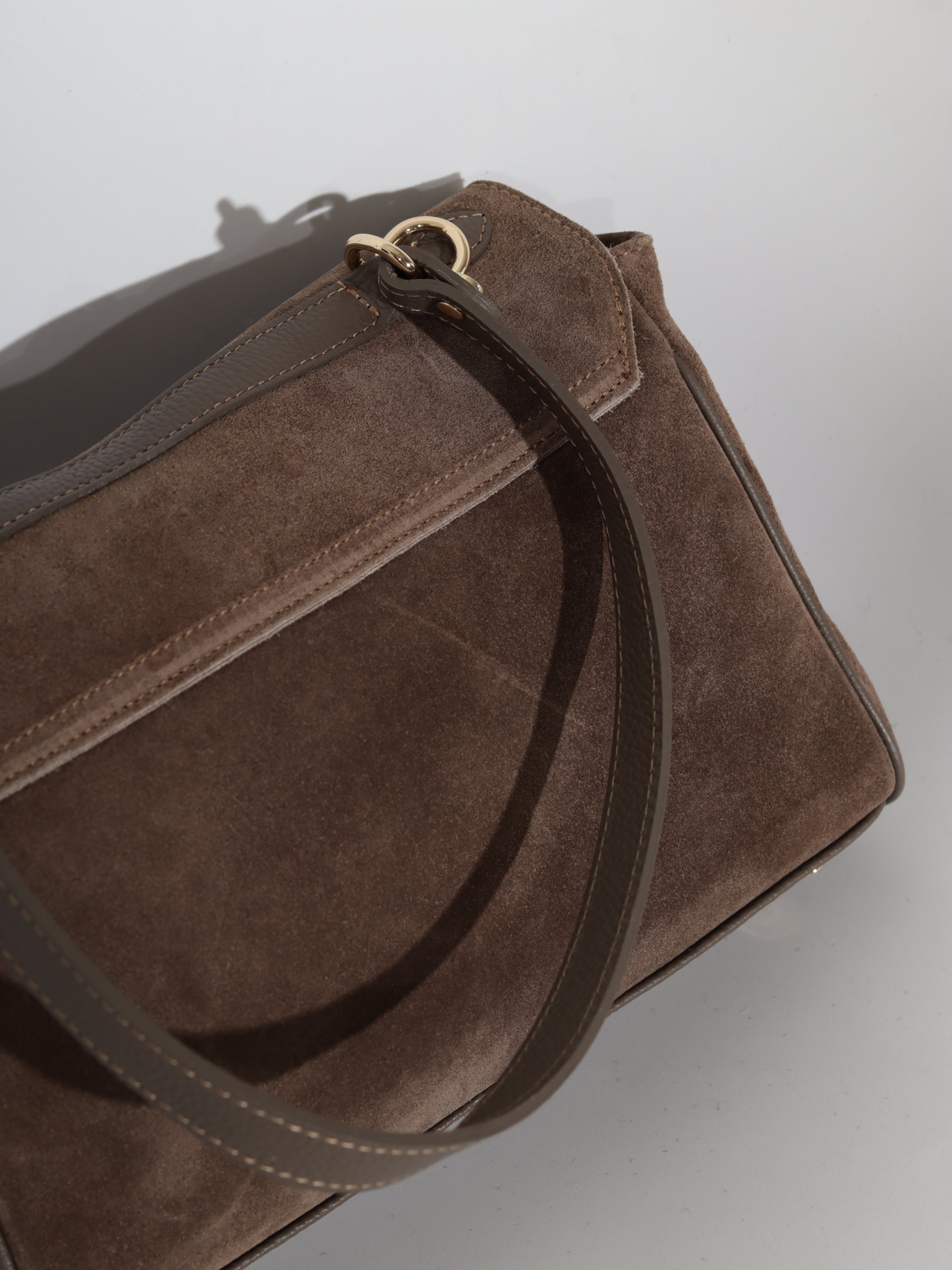Taupe, d/zamšādas ,vintage stila soma ar atloku- 20860