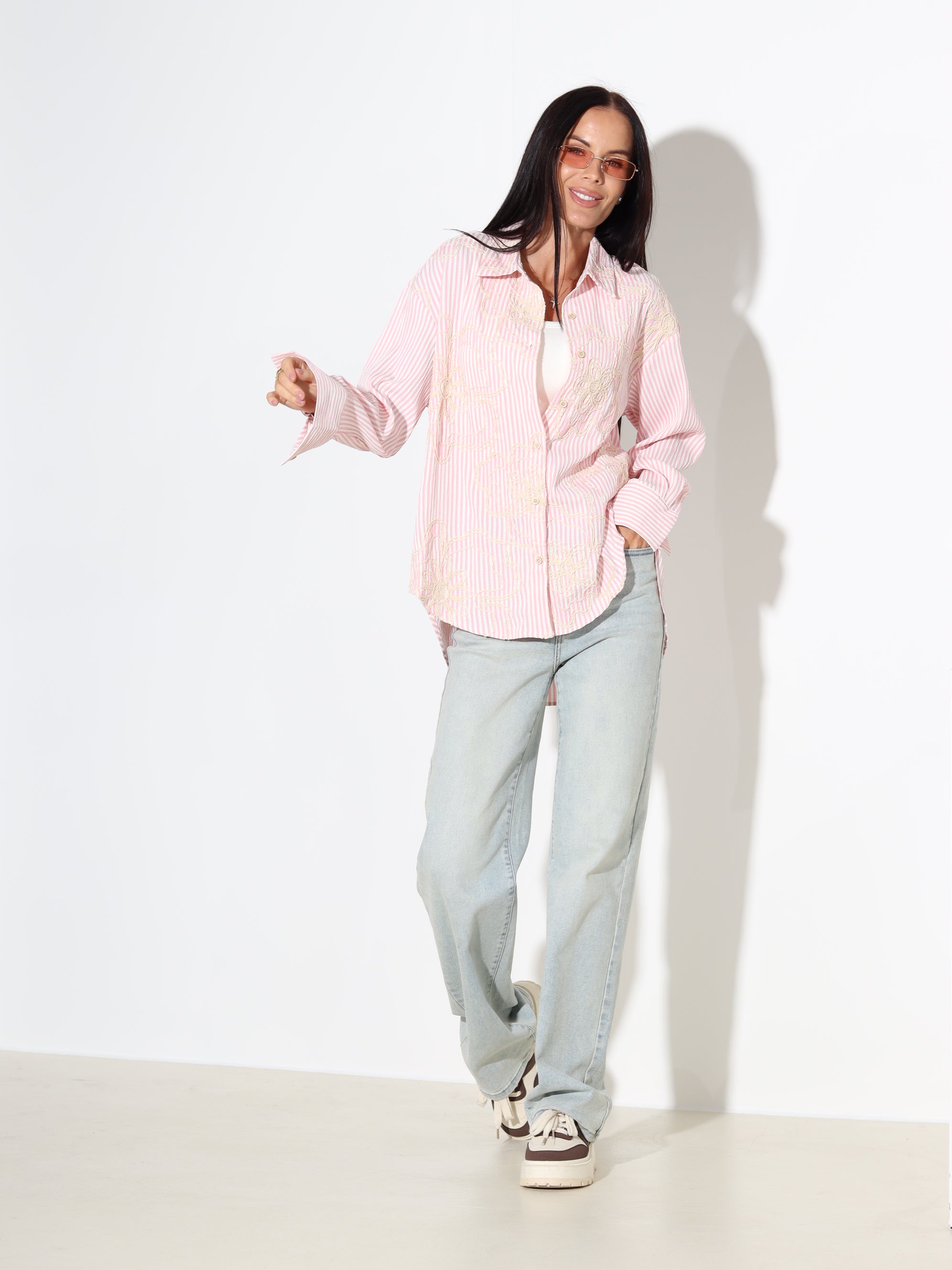 Rozā, strīpains krekls ar izšuvumu - 18032