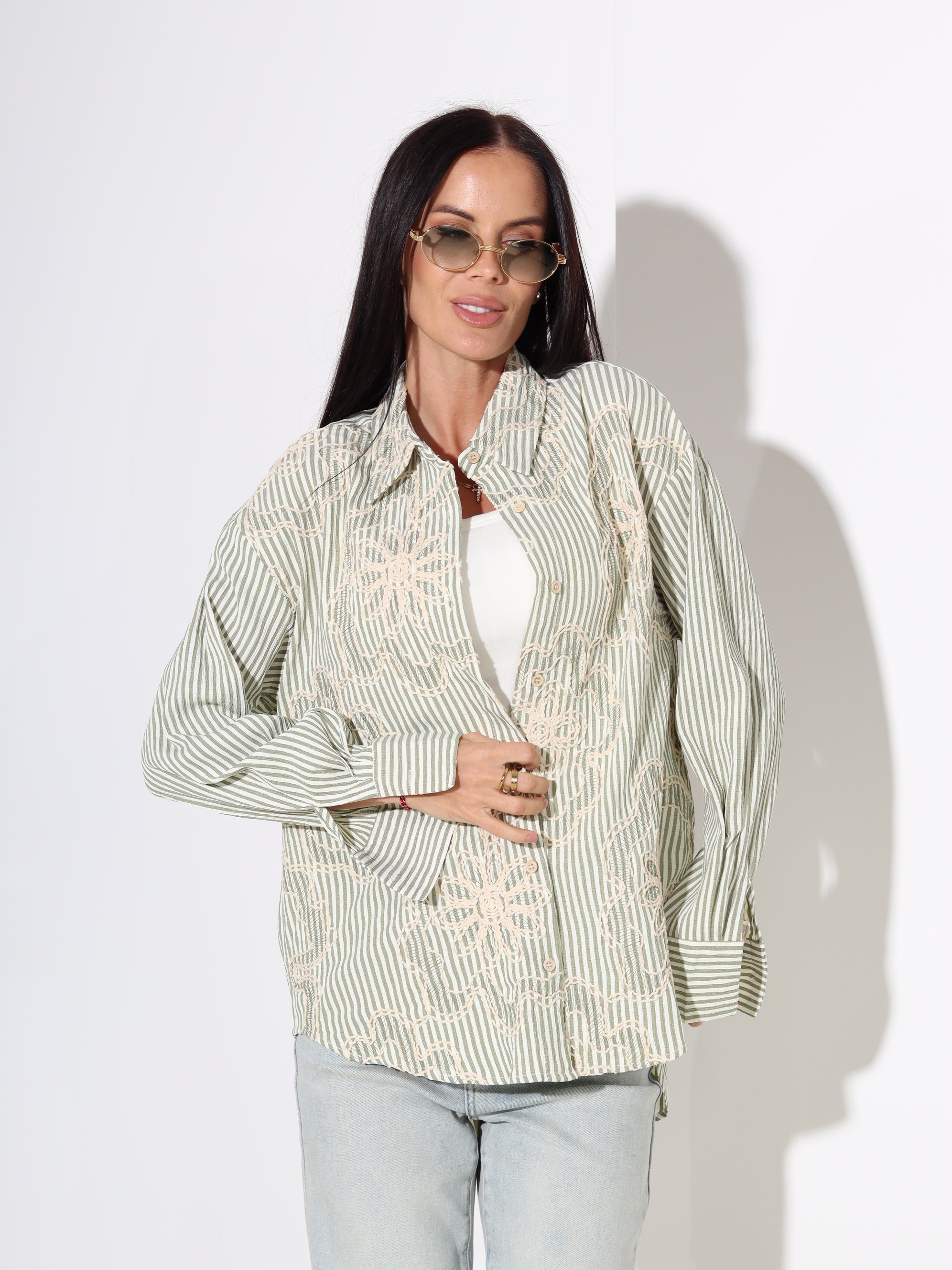 Zaļš, strīpains krekls ar izšuvumu - 18030. a