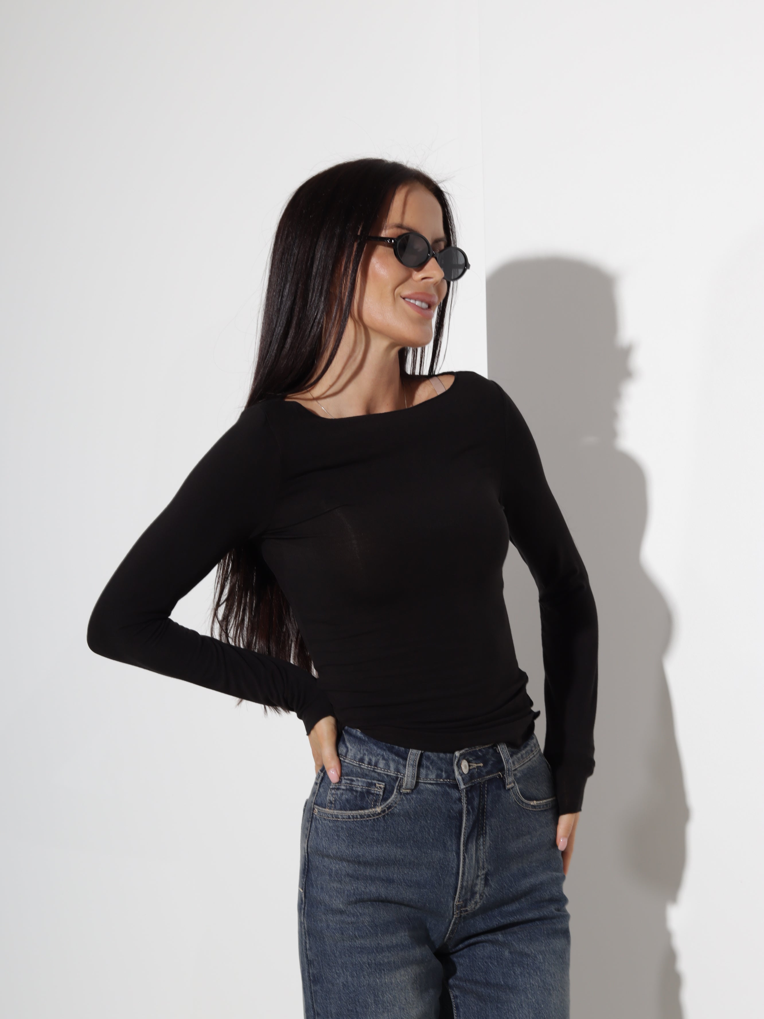 Melns, plāna auduma tops, gara piedurkne - 20528