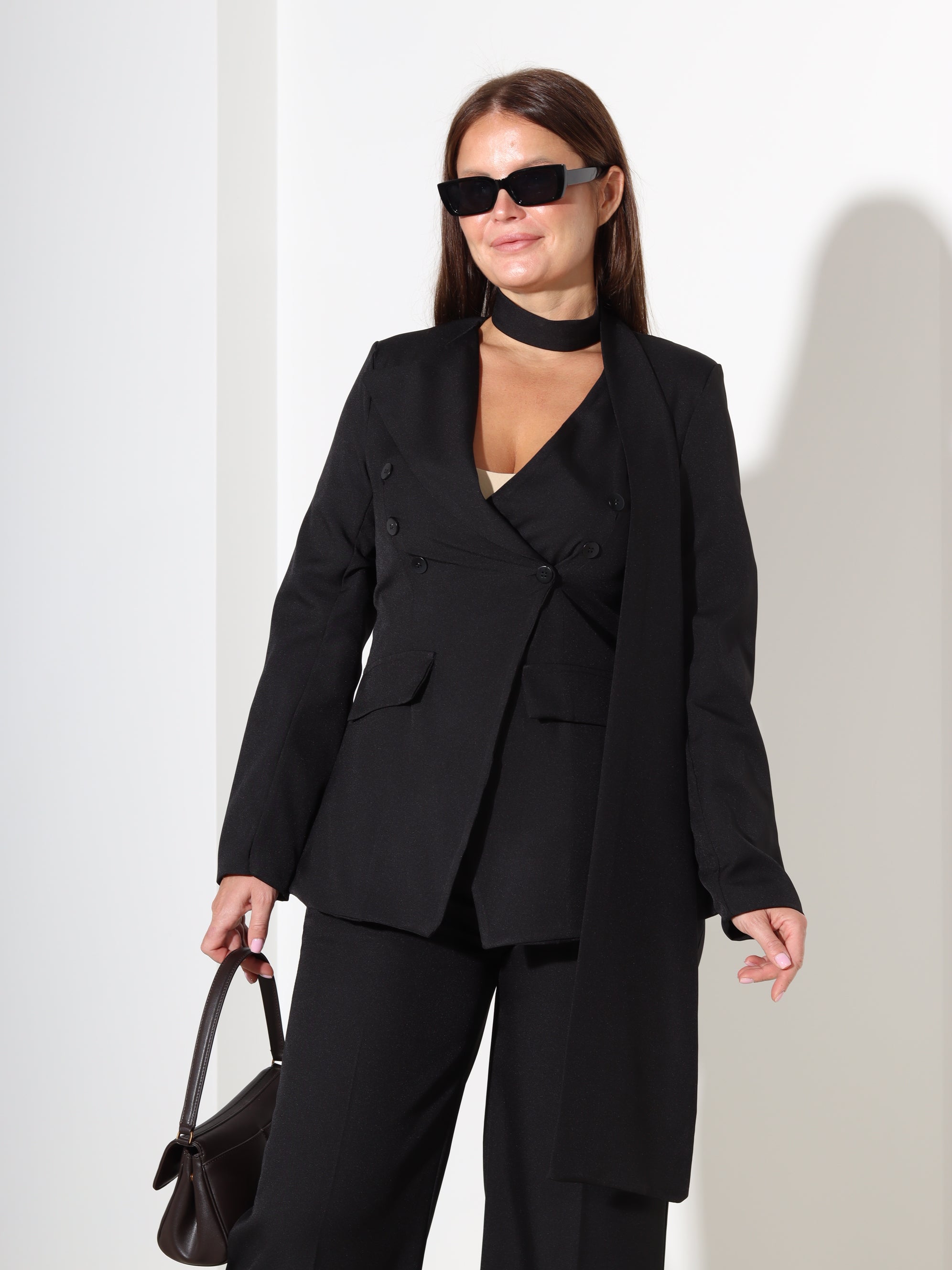 Melns klassikaline komplekt ar pikendatud kaklasaiti - 18284