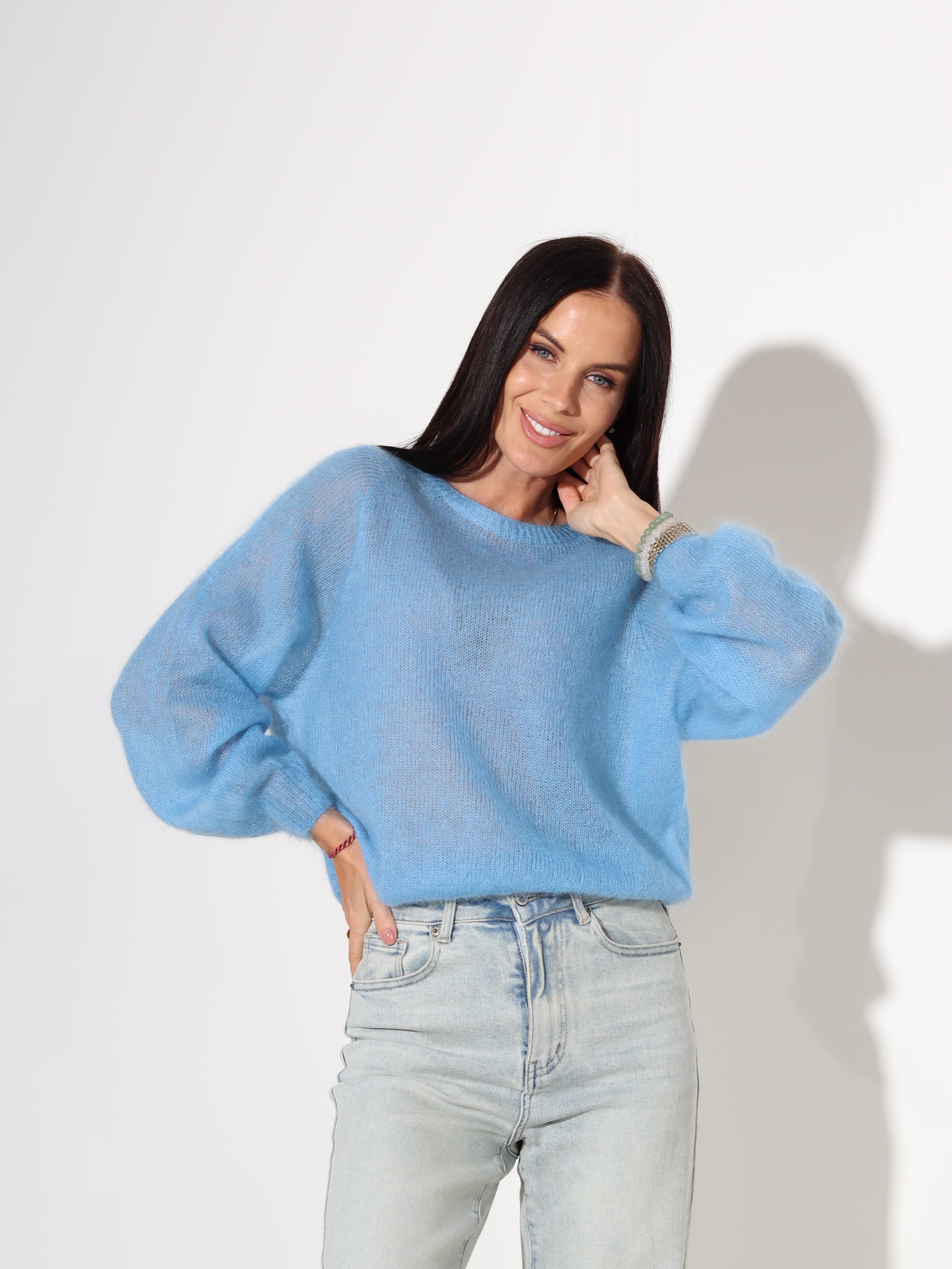 Zils smalka adījuma mohēras džemperis ar "U" veida kakla izgriezumu - 18038