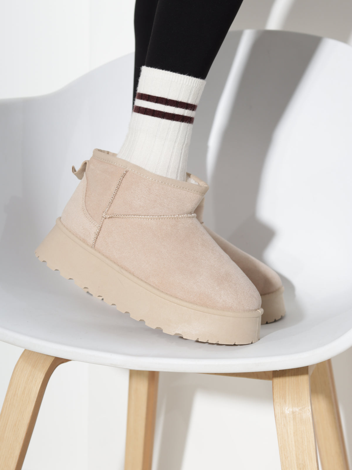 Bēši mākslīgās zamšādas zābaki, 'UGG' stilā - 21210