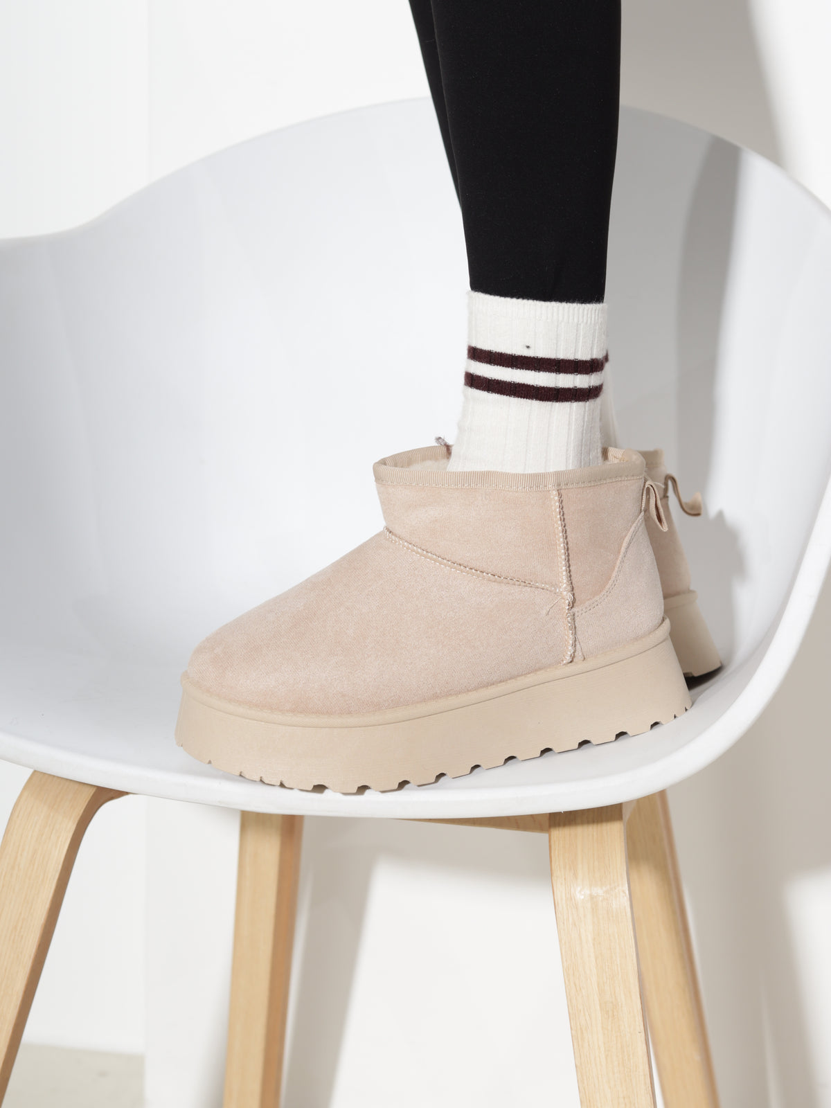 Bēši mākslīgās zamšādas zābaki, 'UGG' stilā - 21210