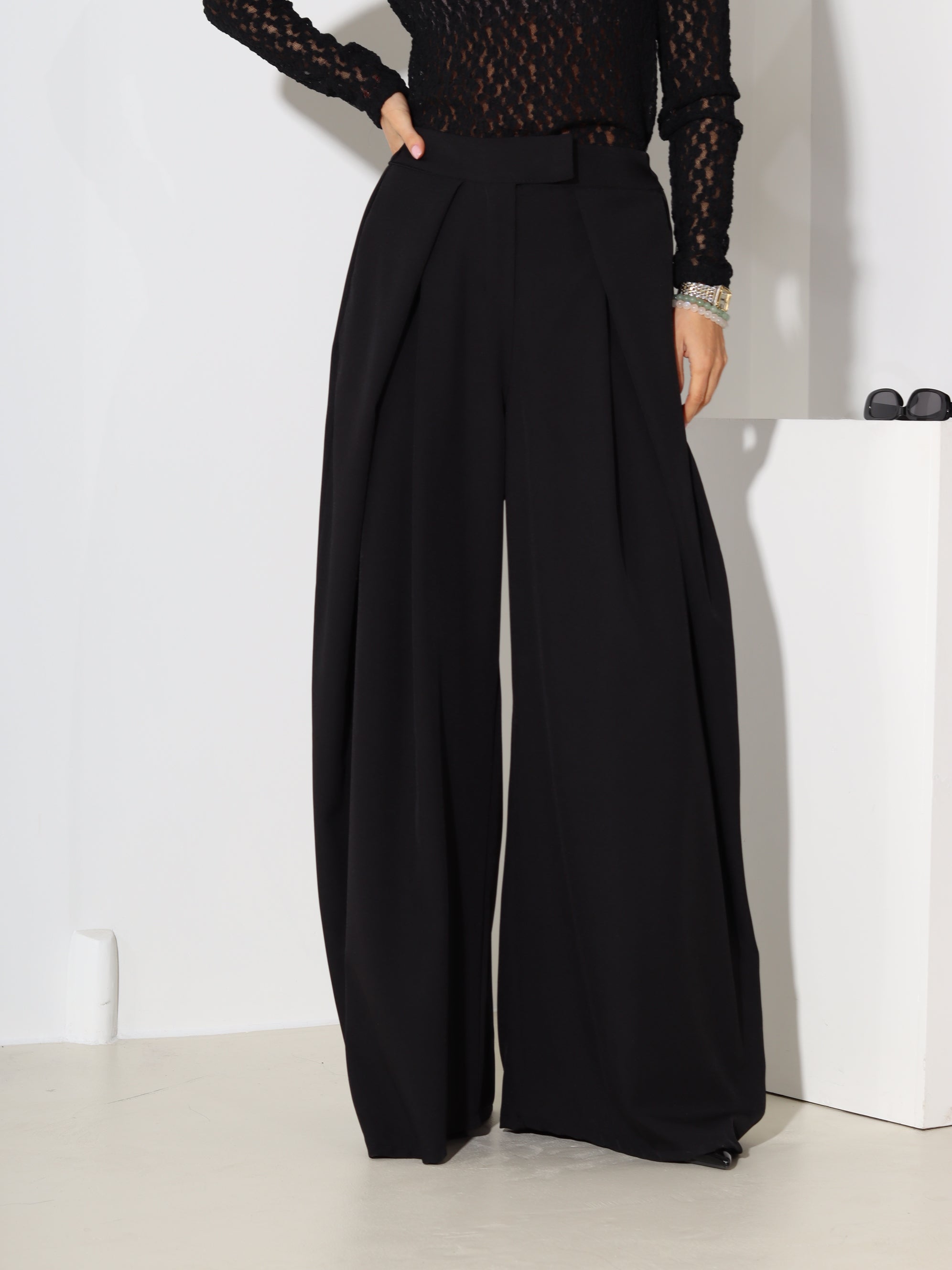 Melnas klasiskas bikses ar platu dubultieloci - 18535