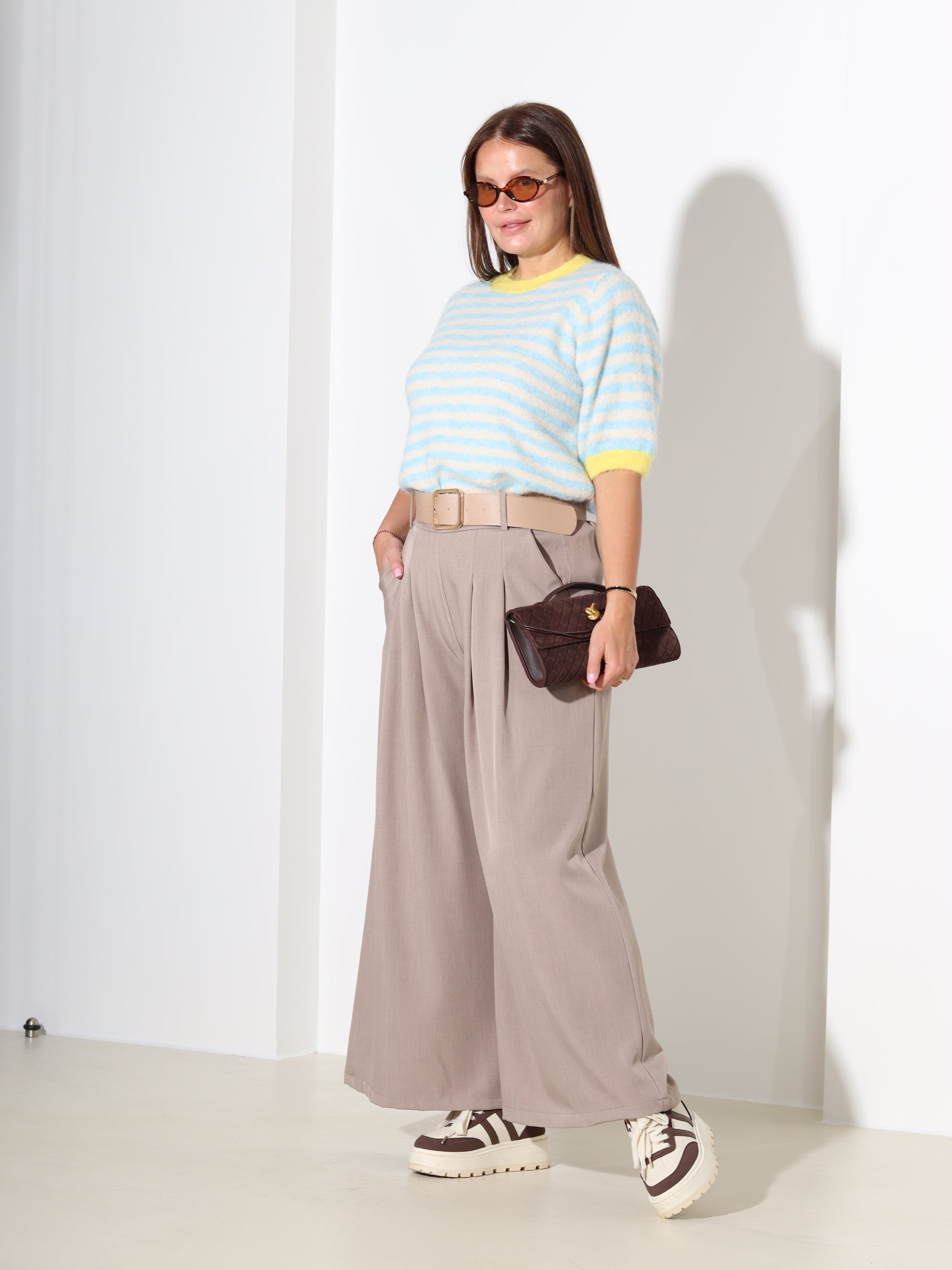 Taupe klassikalised püksid pruuniu platu jostu - 18290