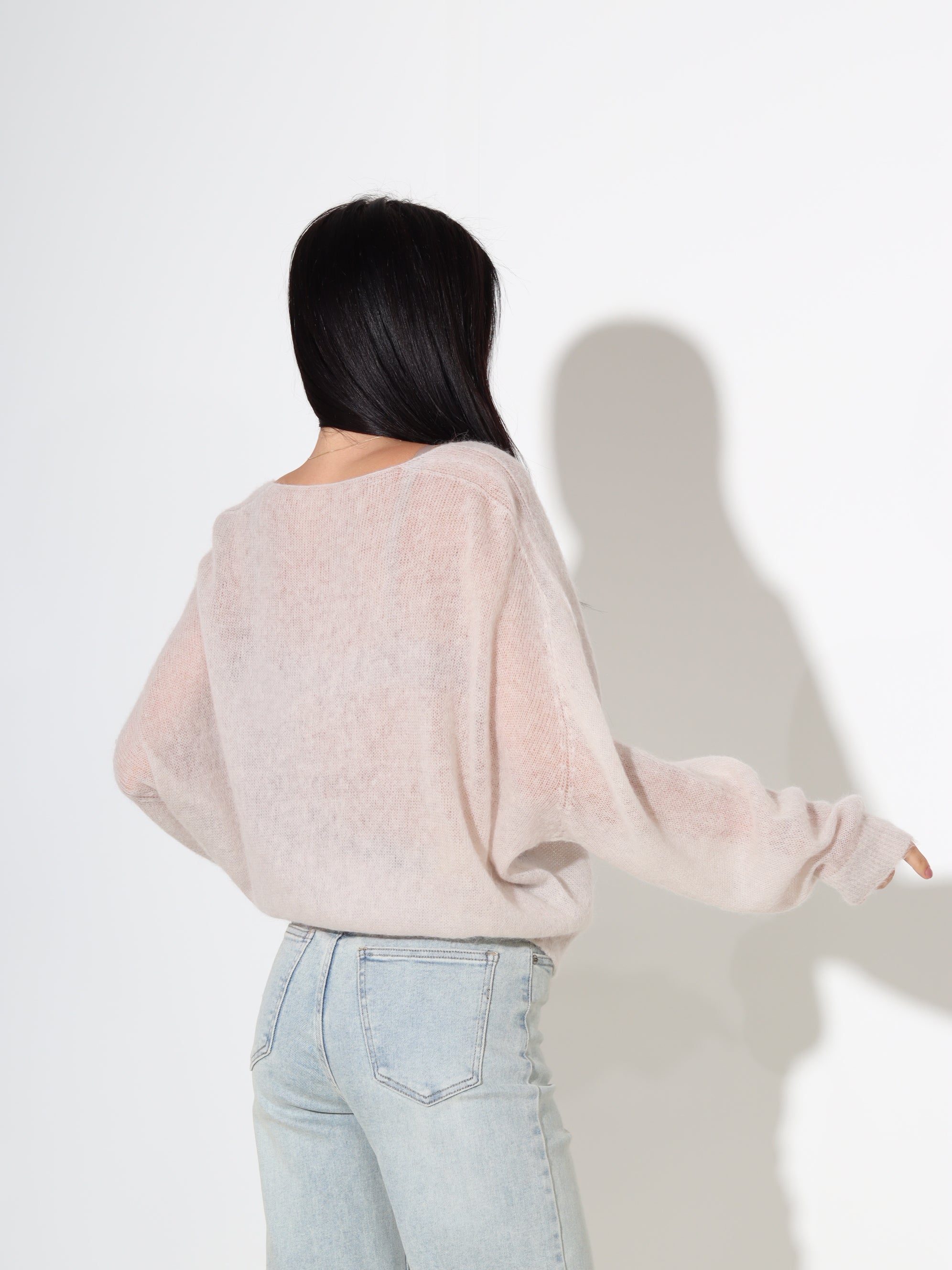 Bēšs, plāns alpakas/vilnas džemperis ar "V" veida dekoltē - 18055