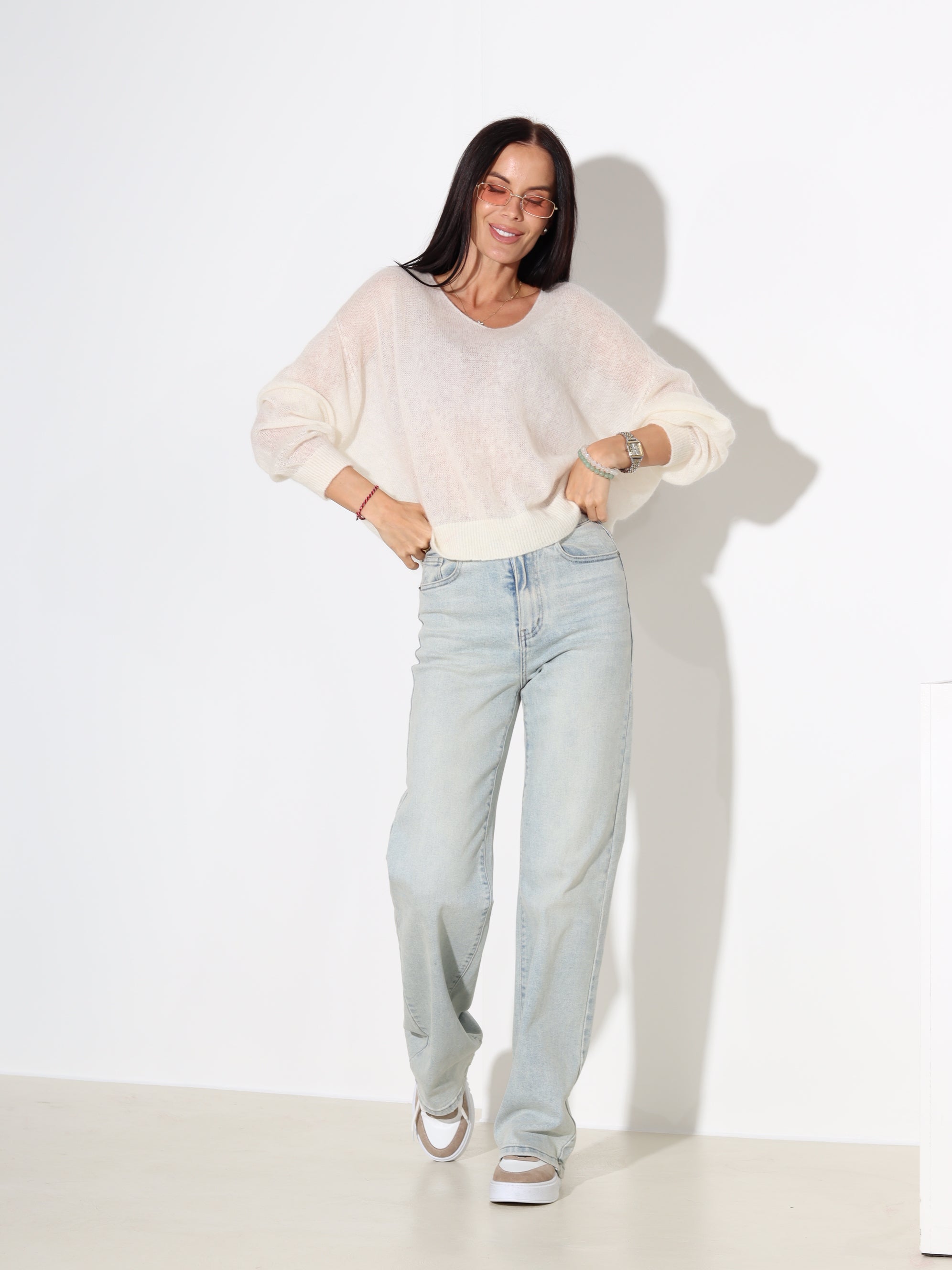 Balts, plāns alpakas/vilnas džemperis ar "V" veida dekoltē - 18059