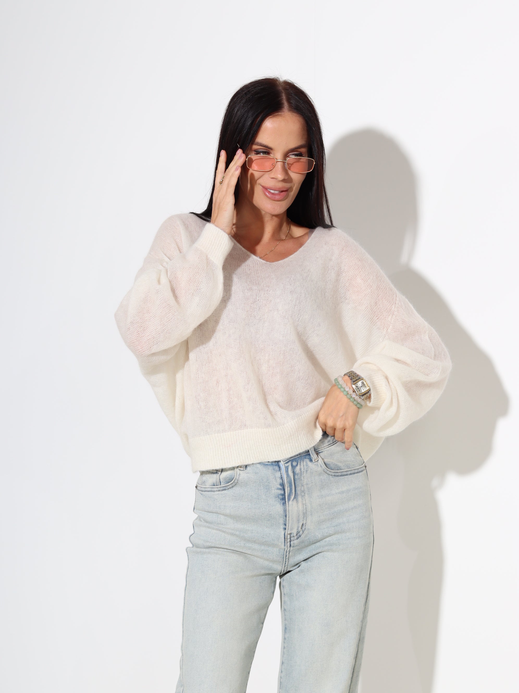 Balts, plāns alpakas/vilnas džemperis ar "V" veida dekoltē - 18059