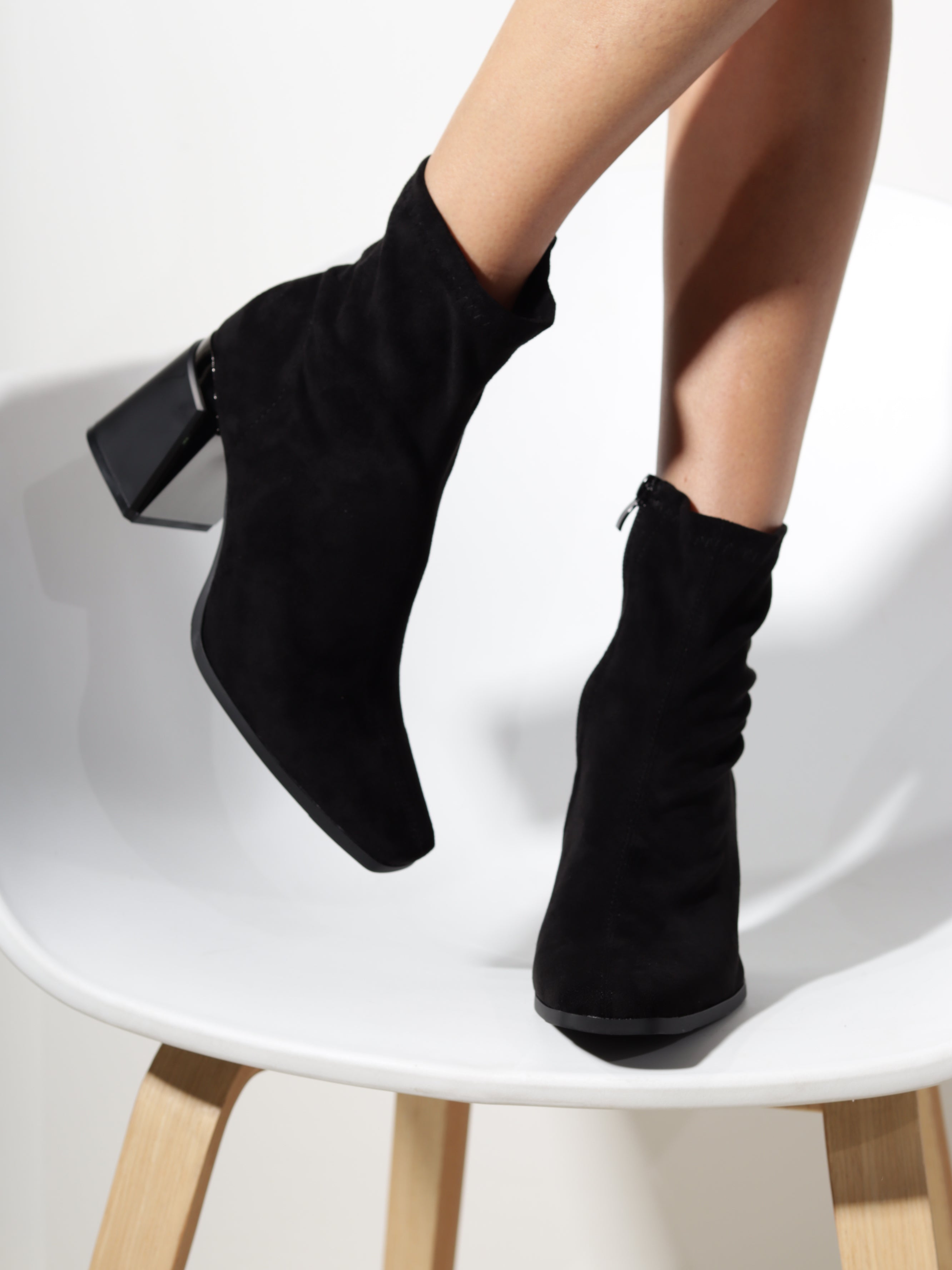Melni, īsa garuma zeķzābaki 'Noir Elegant' - 20638