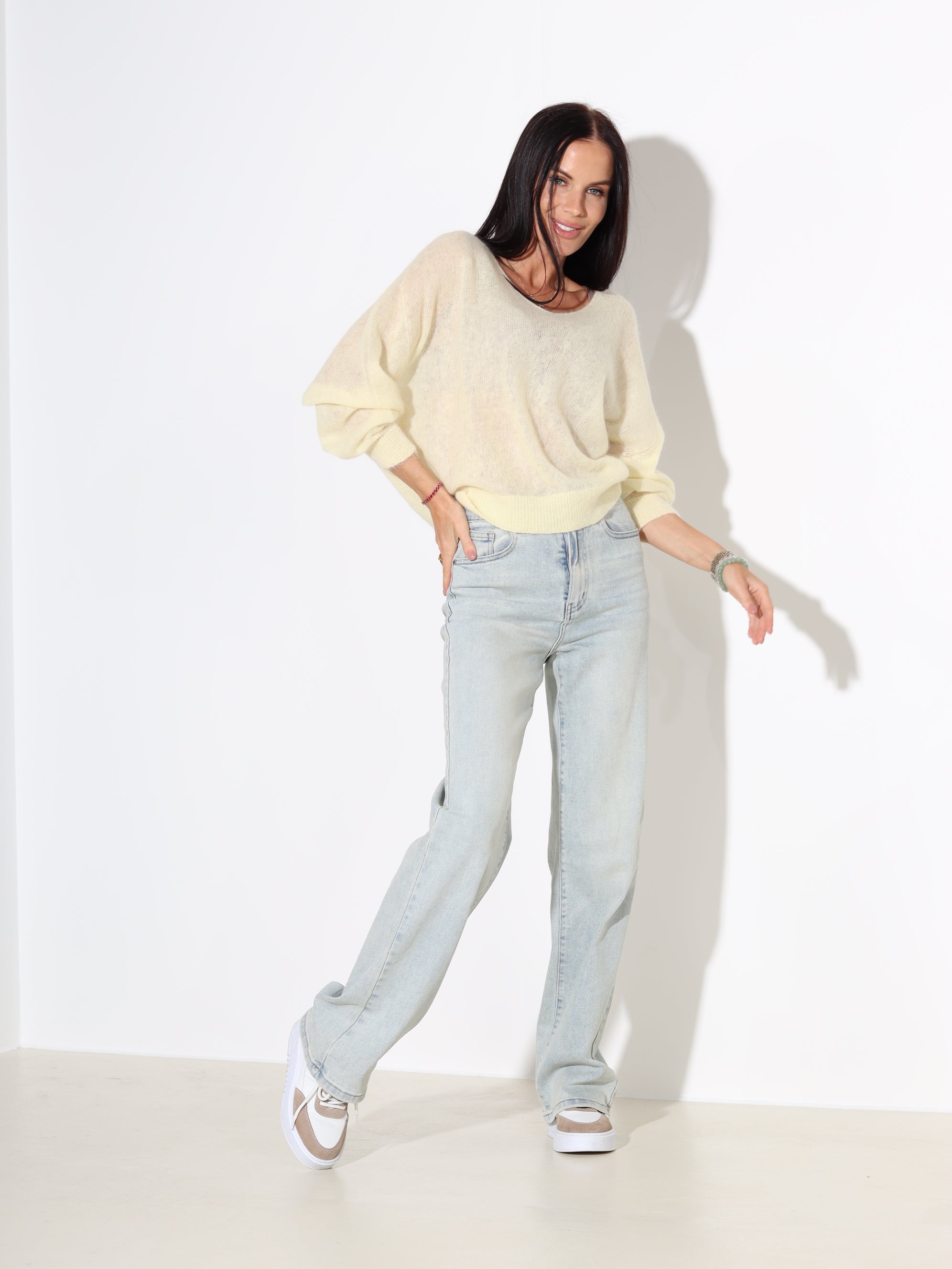 Dzeltens, plāns alpakas/vilnas džemperis ar "V" veida dekoltē - 18060