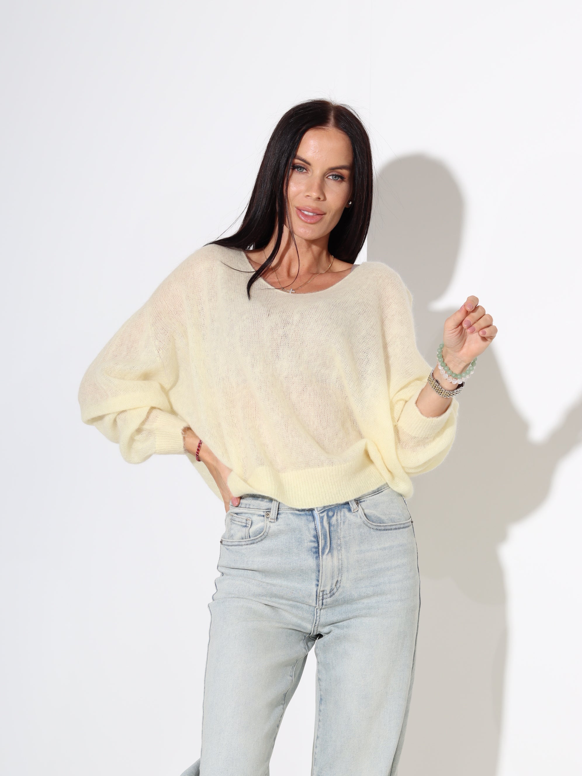 Dzeltens, plāns alpakas/vilnas džemperis ar "V" veida dekoltē - 18060