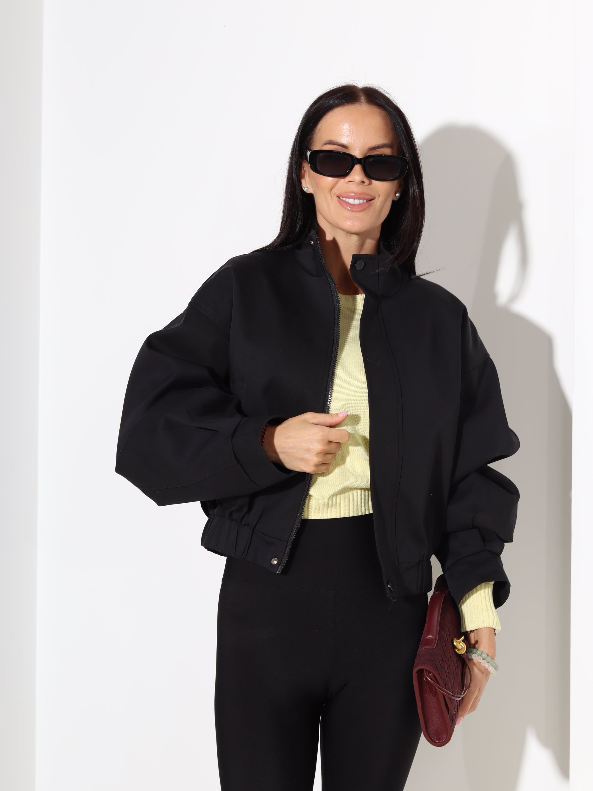 Melna bomber tipa virsjaka ar savilkumu apakšdaļā - 18308