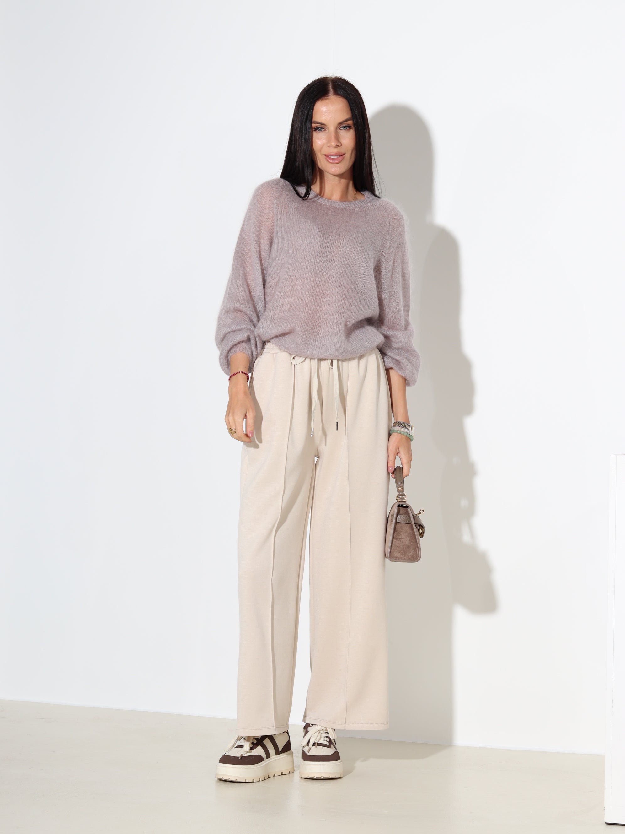 Taupes tonī smalka adījuma mohēras džemperis ar "U" veida kakla izgriezumu - 18041