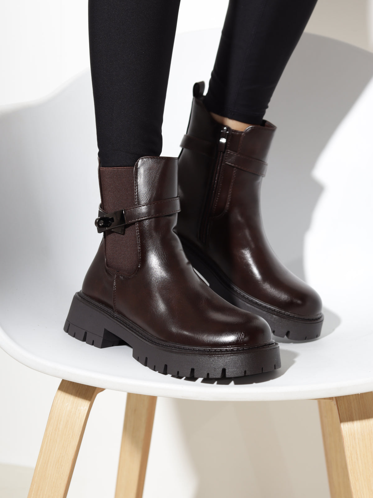 Brūni īsie zābaki "Chunky buckle"- 20950