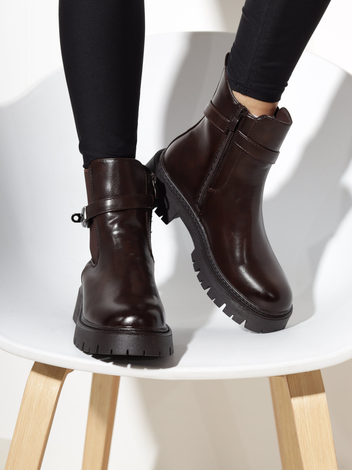 Brūni īsie zābaki "Chunky buckle"- 20950