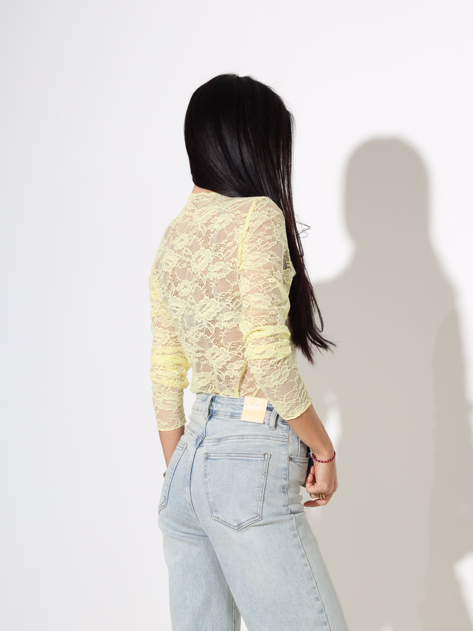 Dzeltens mežģīņu bodijs ar garām piedurknēm – 18079