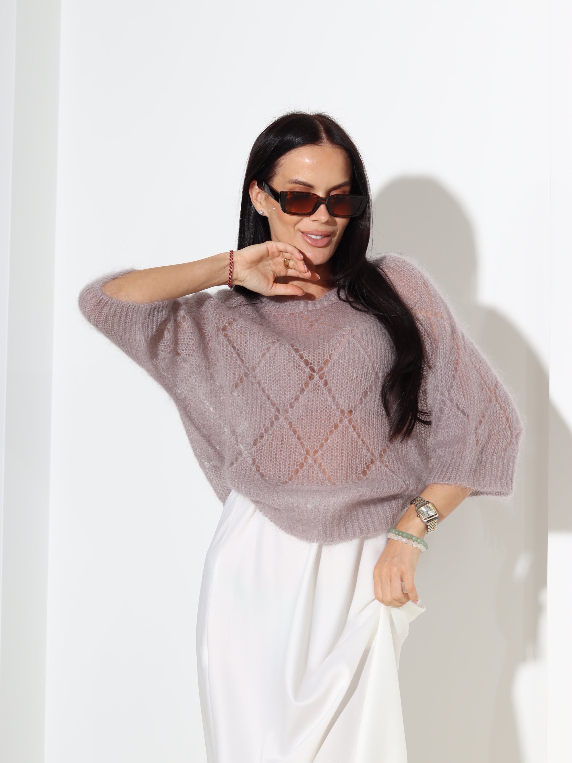 Taupe, perforēts mohēras džemperis ar īsu piedurkni- 18321