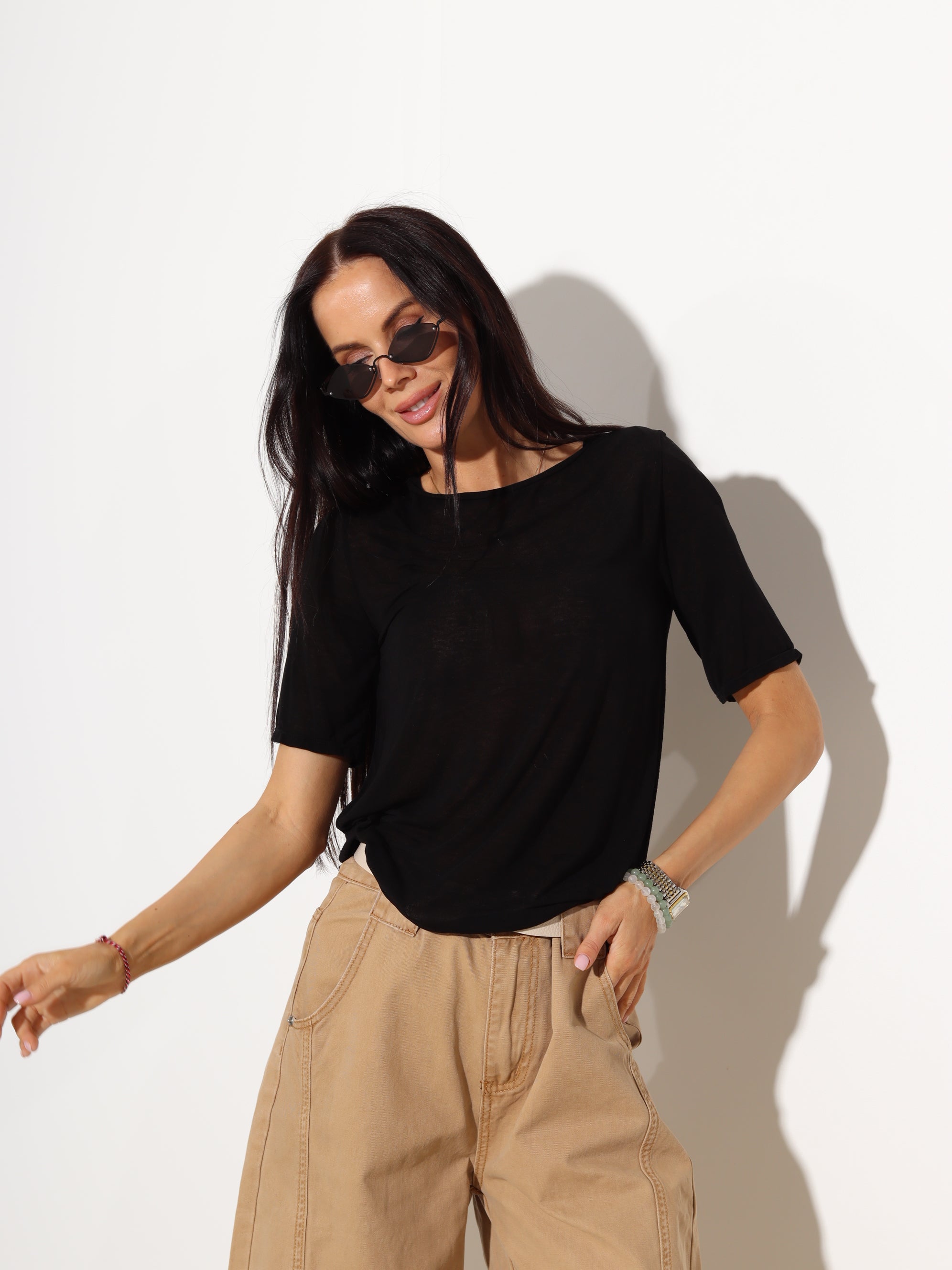 Melns viskozes un zīda tops ar īsām piedurknēm- 18993