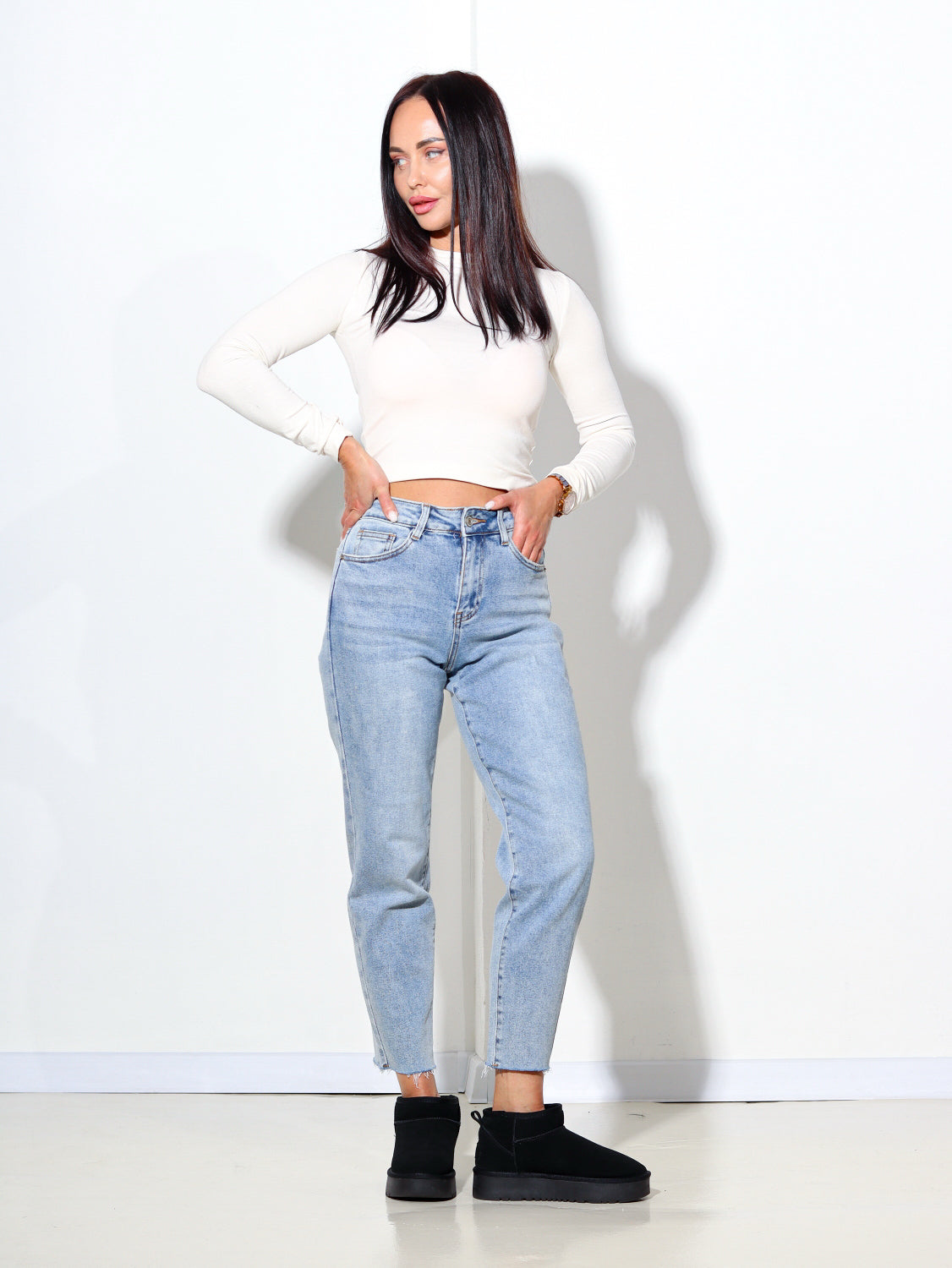 Zilas džinsa bikses ar nenošūtiem galiem - 13873