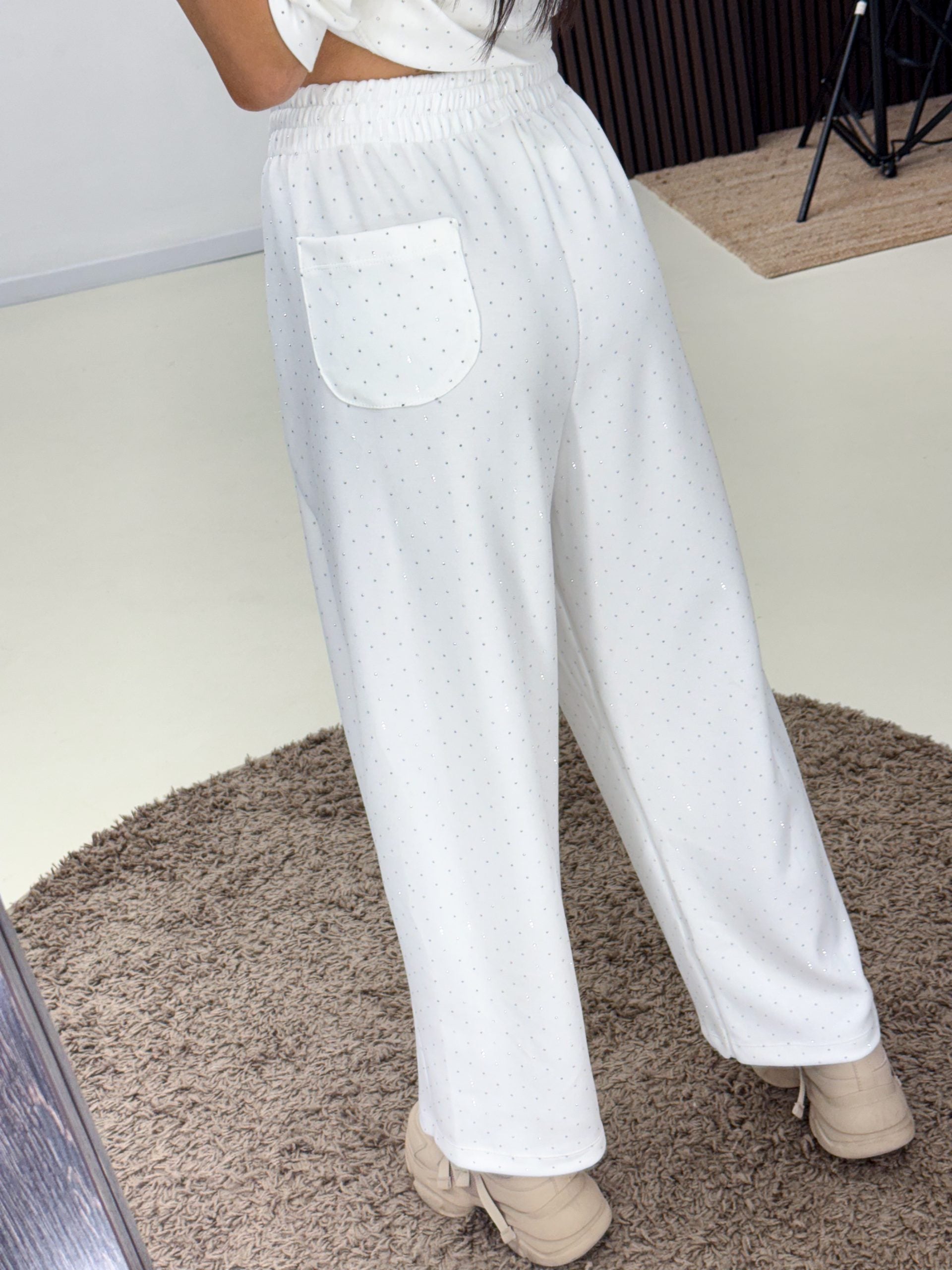 Baltas brīva piegriezuma bikses ar mirdzumu - 14167