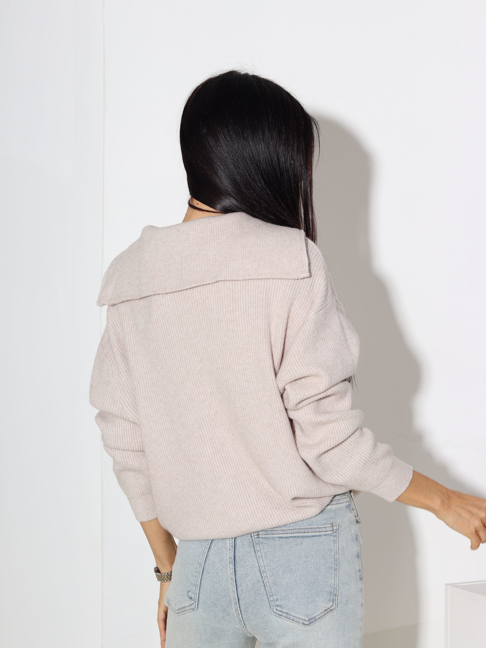 Bēšs rievota adījuma džemperis ar rāvējslēdzēju - 16450