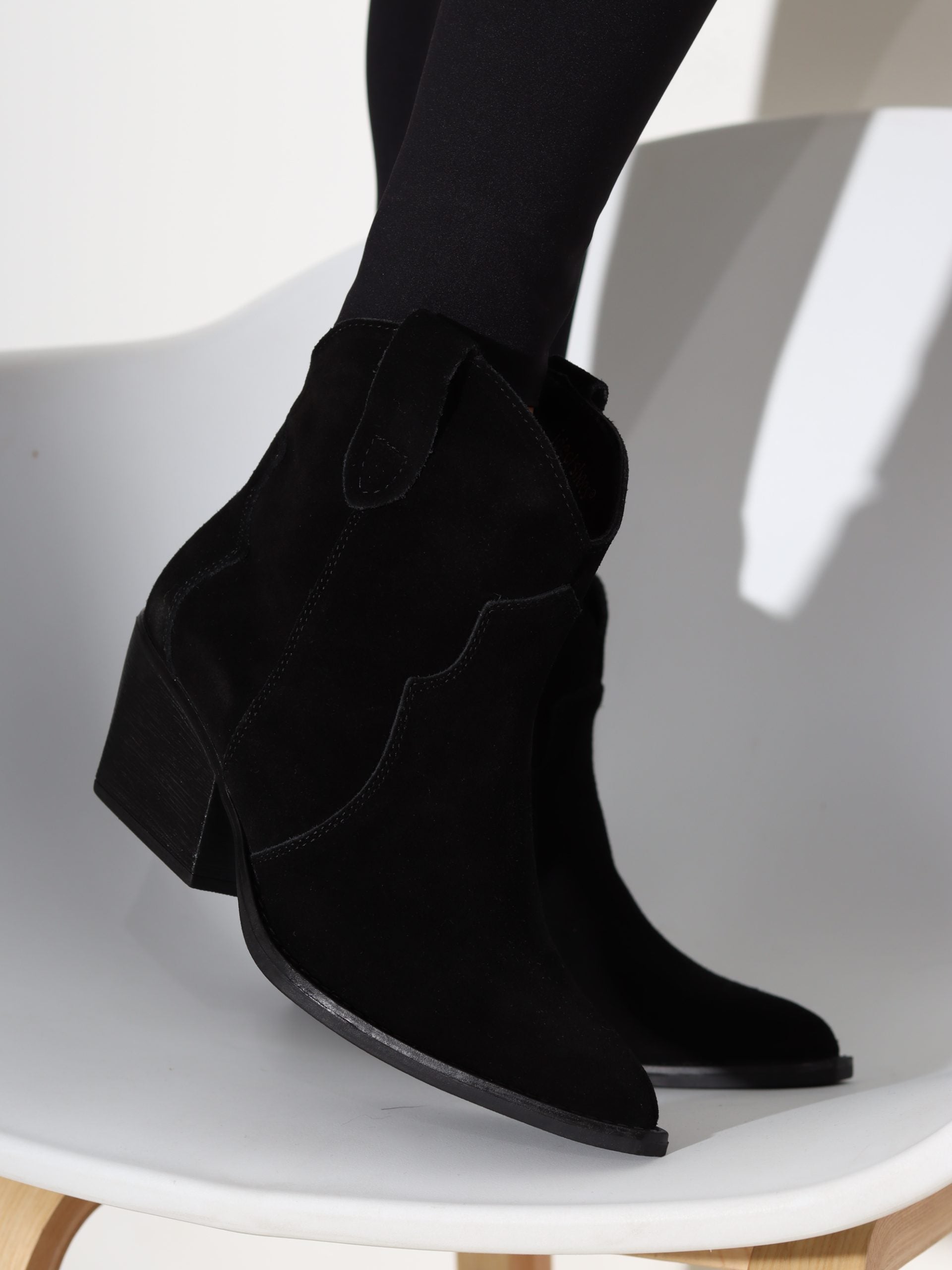 Melni, īsa garuma, kovboja tipa zābaki, d/zamšāda - 17435