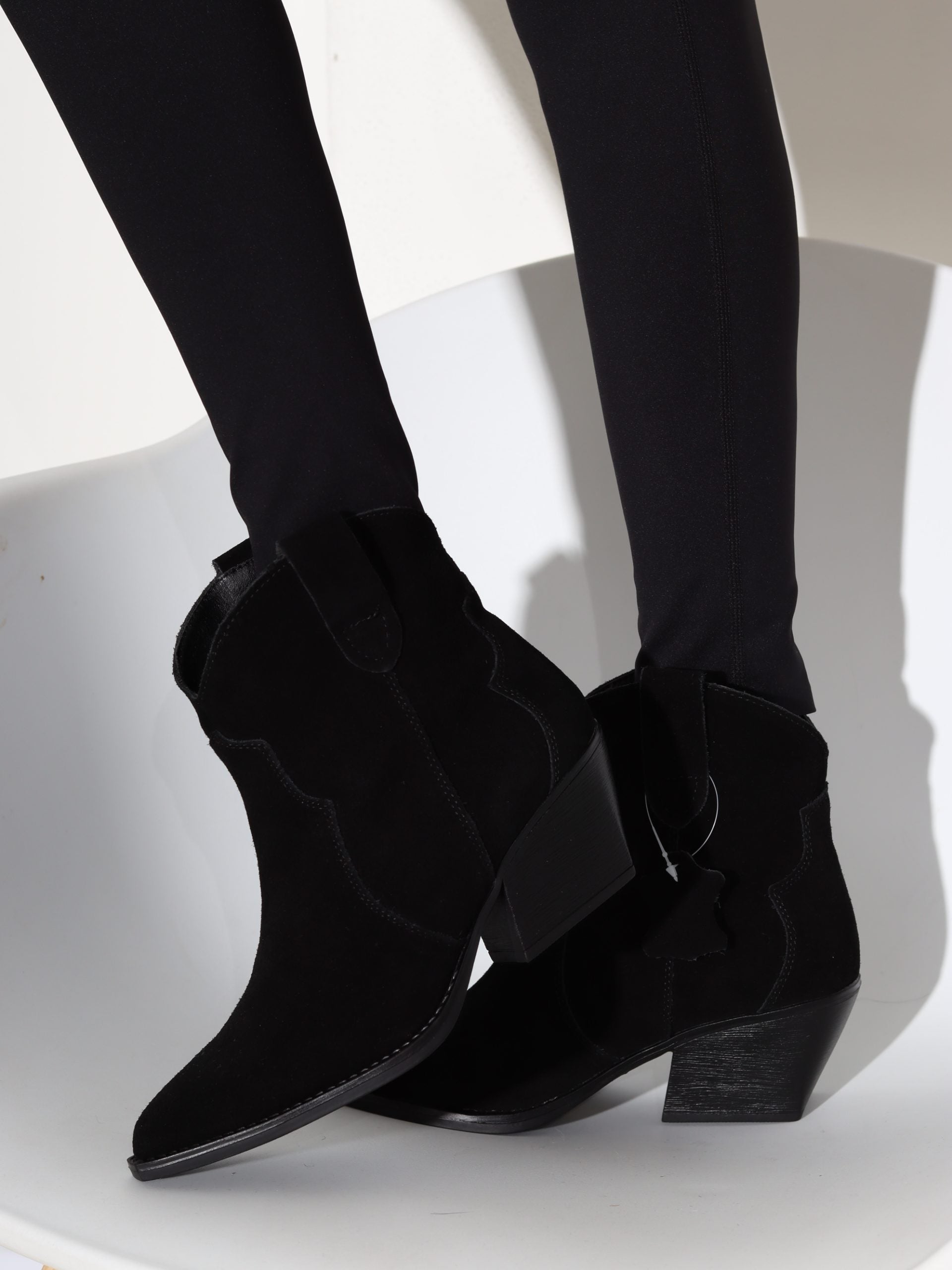 Melni, īsa garuma, kovboja tipa zābaki, d/zamšāda - 17435