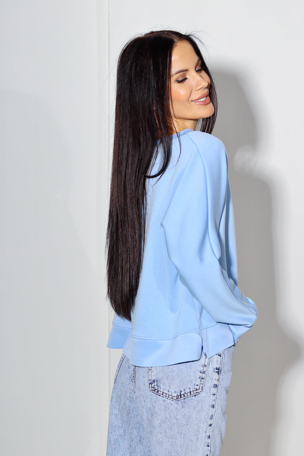 Zilas krāsas džemperis ar nenošūtām malām - 14029