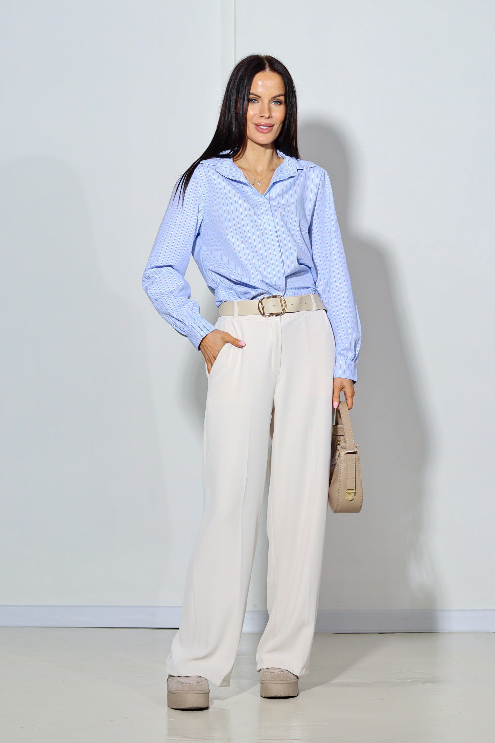 Baltas, klasiskas bikses ar bēšu jostu - 13988