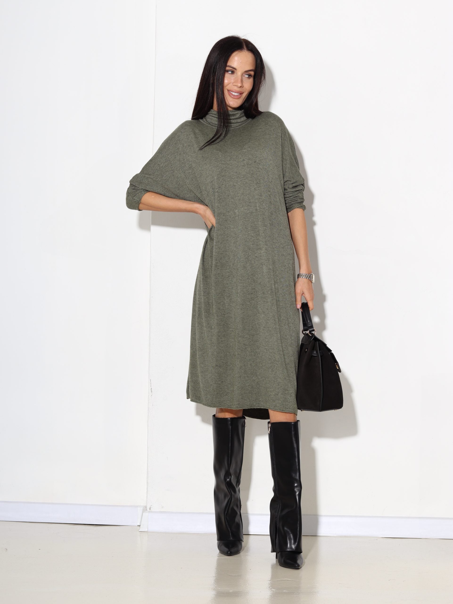 Zaļa, brīva kleita ar paaugstinātu kakliņu - 17173