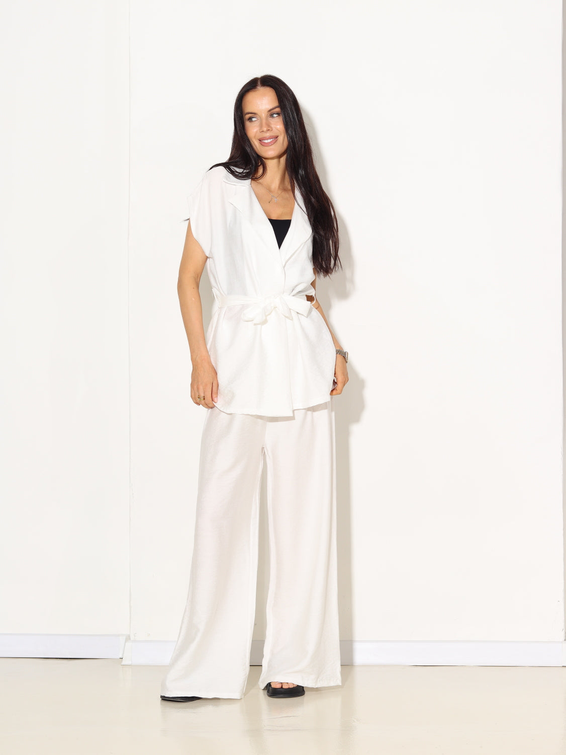 Balts divdaļīgs komplekts (žaketveste + bikses) - 15097