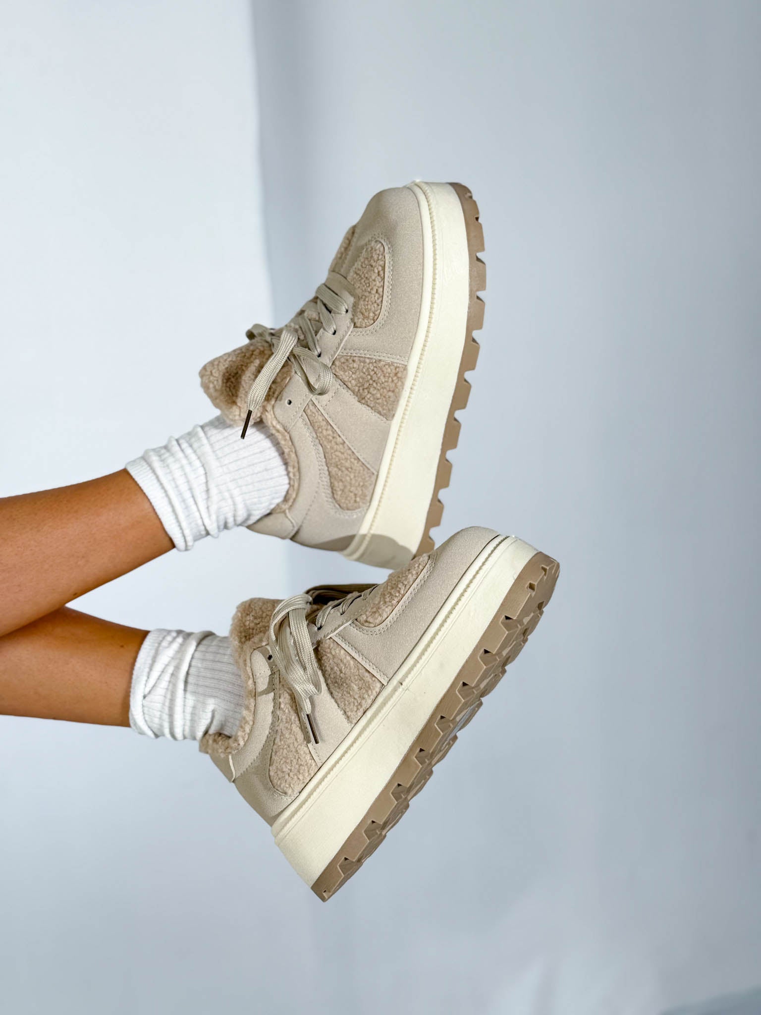 Bēši ar vilniņas akcentu brīvā laika apavi - 16042