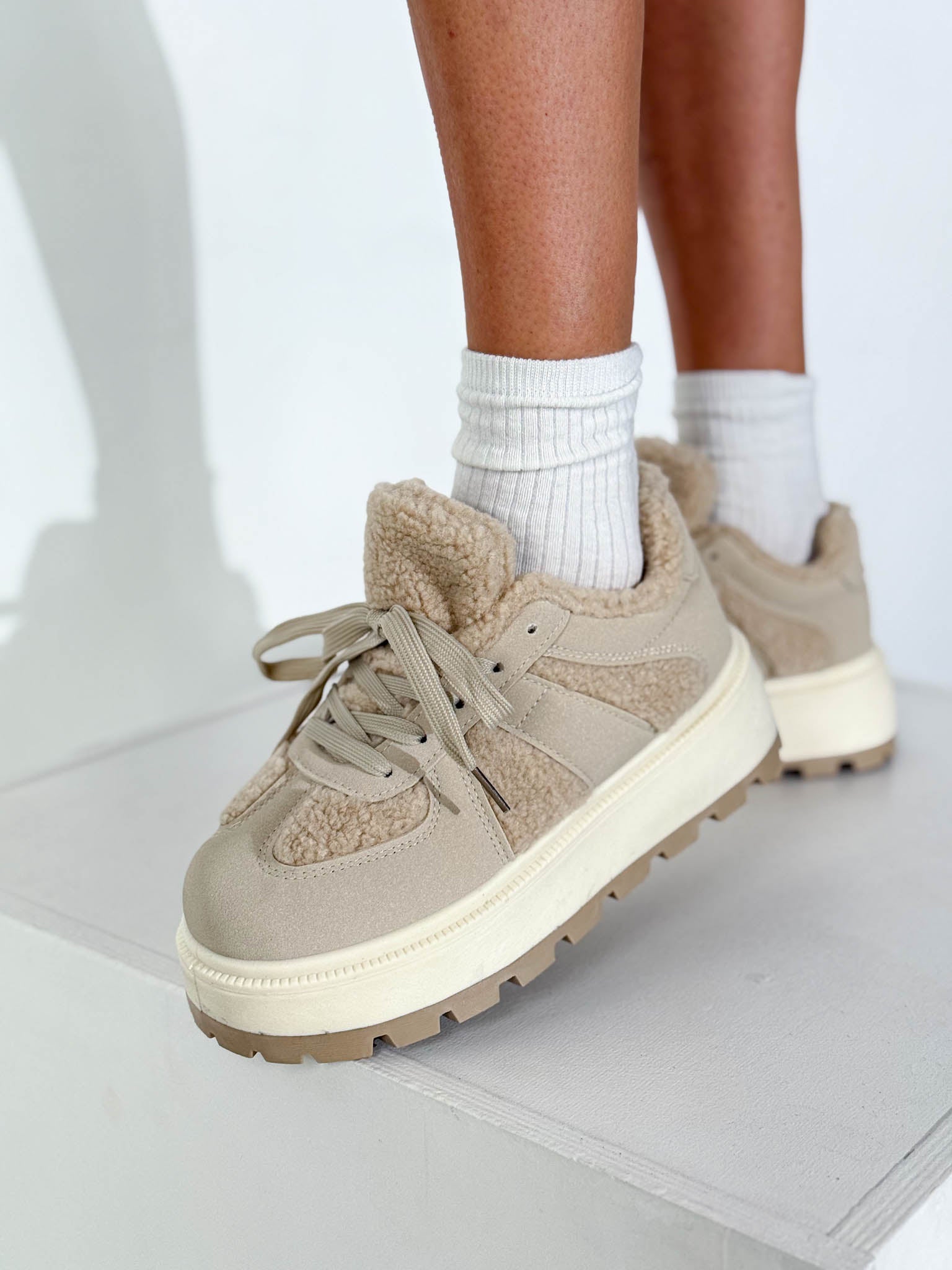 Bēši ar vilniņas akcentu brīvā laika apavi - 16042