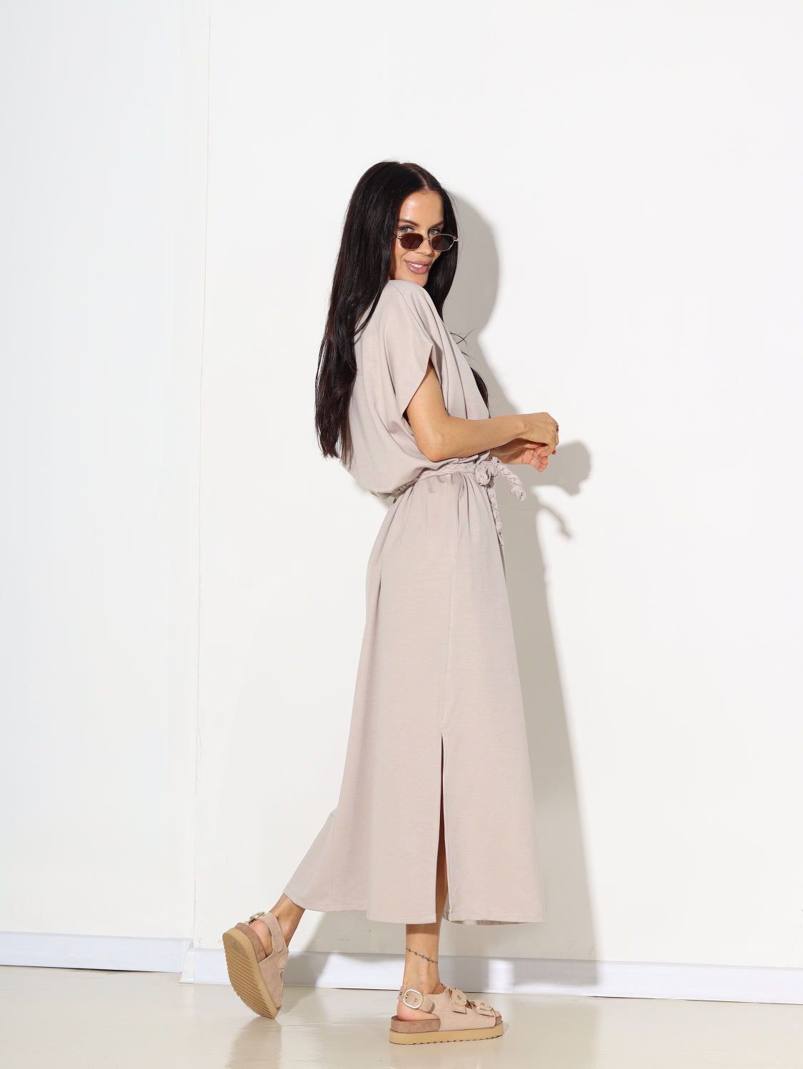 Taupes tonī, gara kleita taisnā piegrieznē - 15134