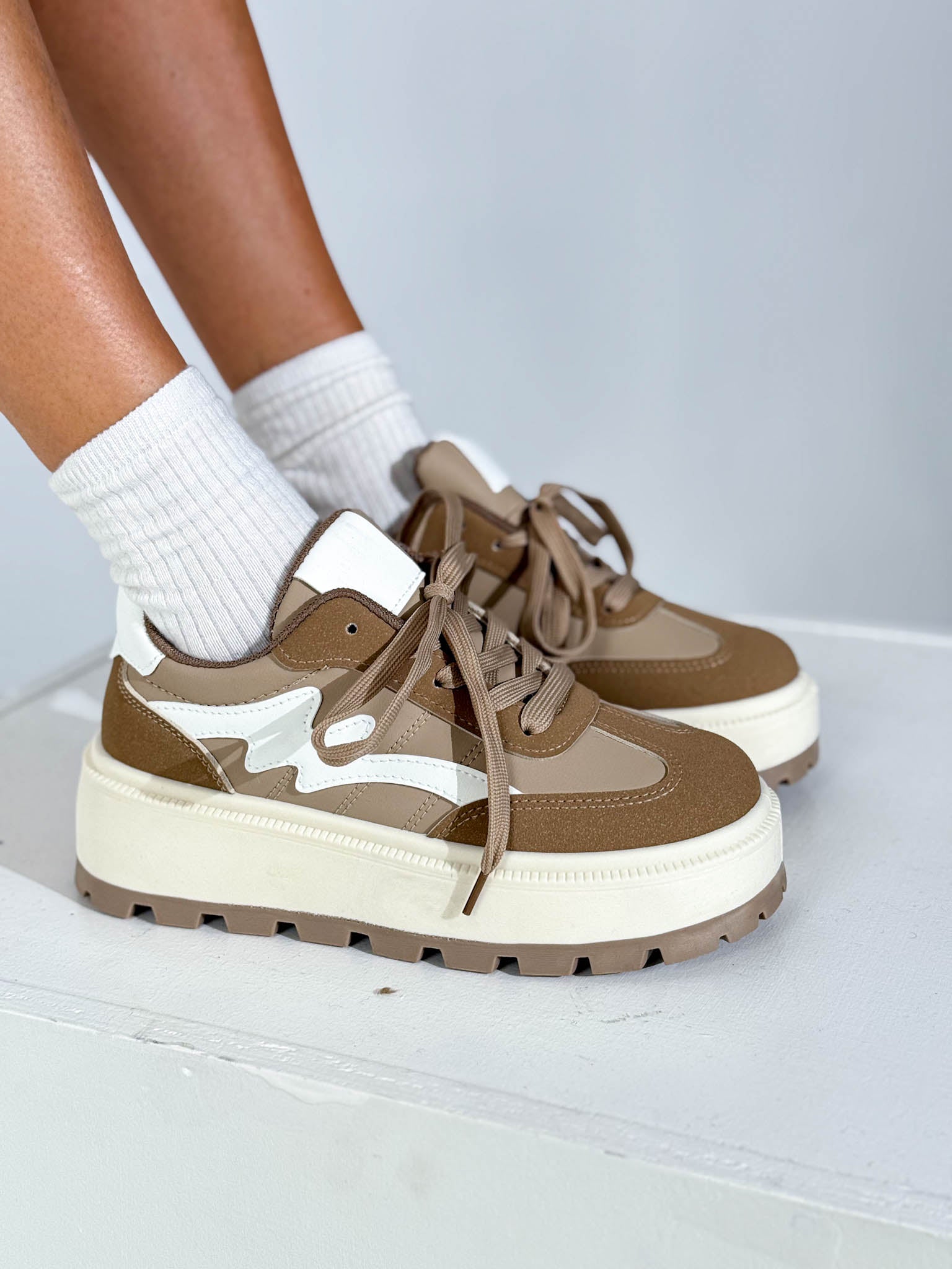 Bēšas m/ā, slēgti brīvā laika apavi - 16044