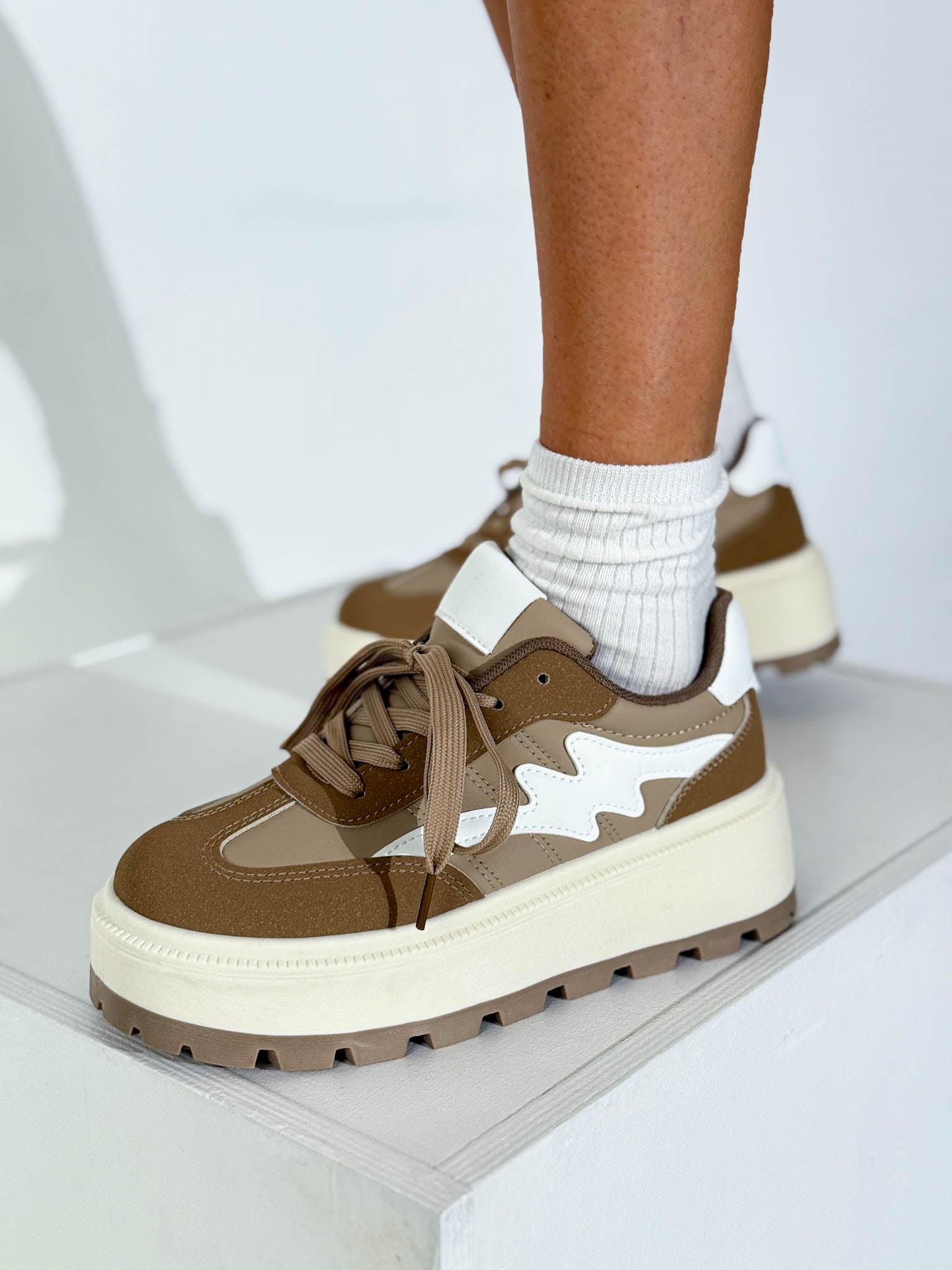 Bēšas m/ā, slēgti brīvā laika apavi - 16044