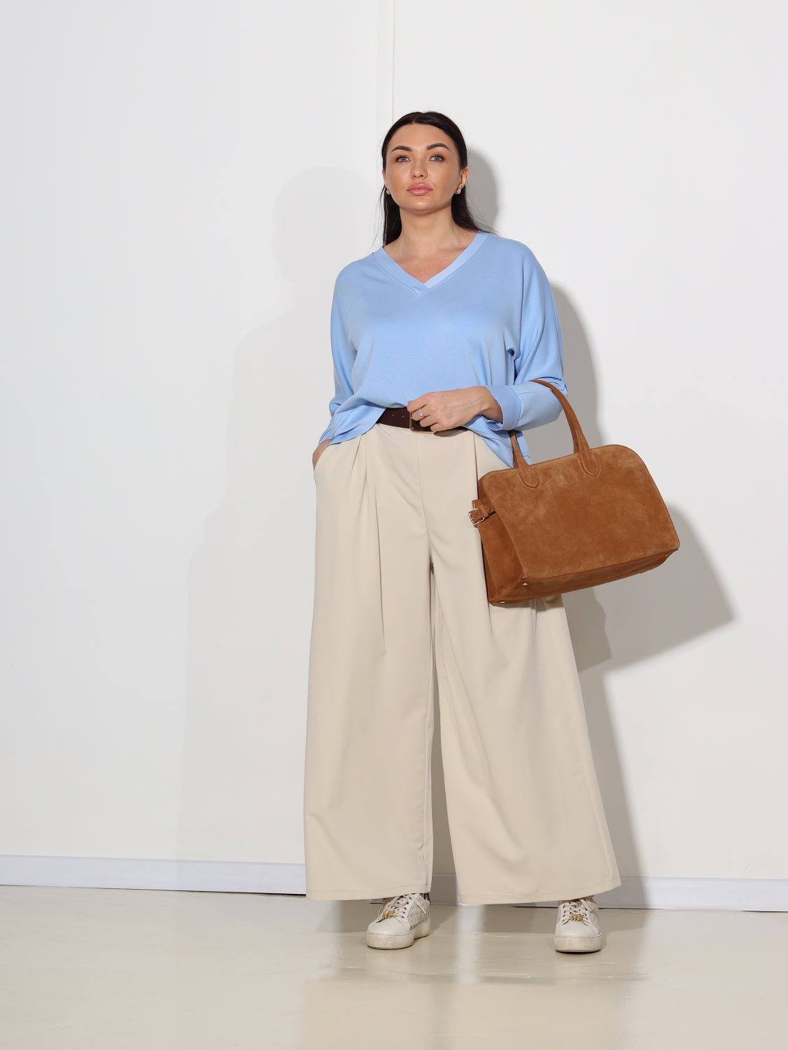 Bēšas, klasiskās lielizmēra bikses ar brūnu jostu - 13985