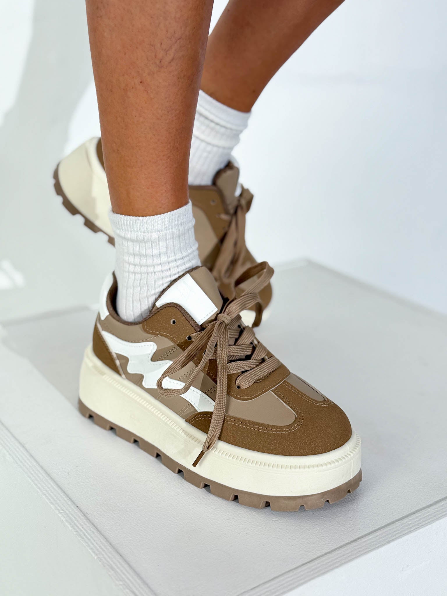 Bēšas m/ā, slēgti brīvā laika apavi - 16044