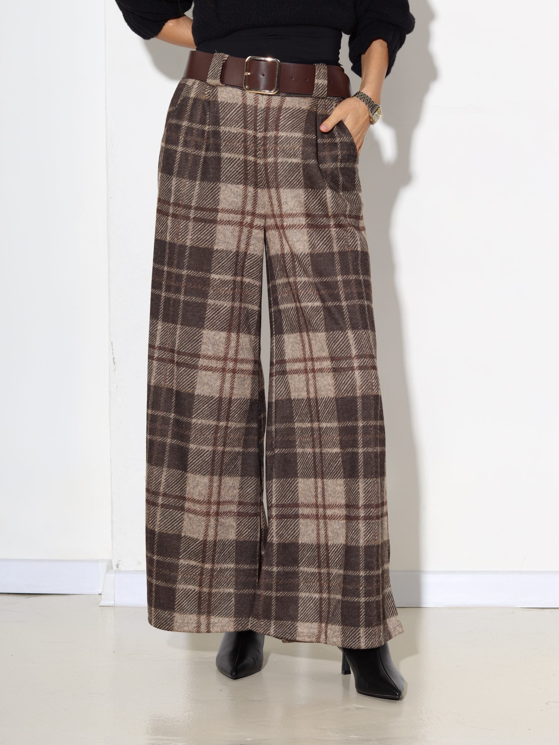 Gaiši brūnas rūtainas bikses ar jostiņu - 17132