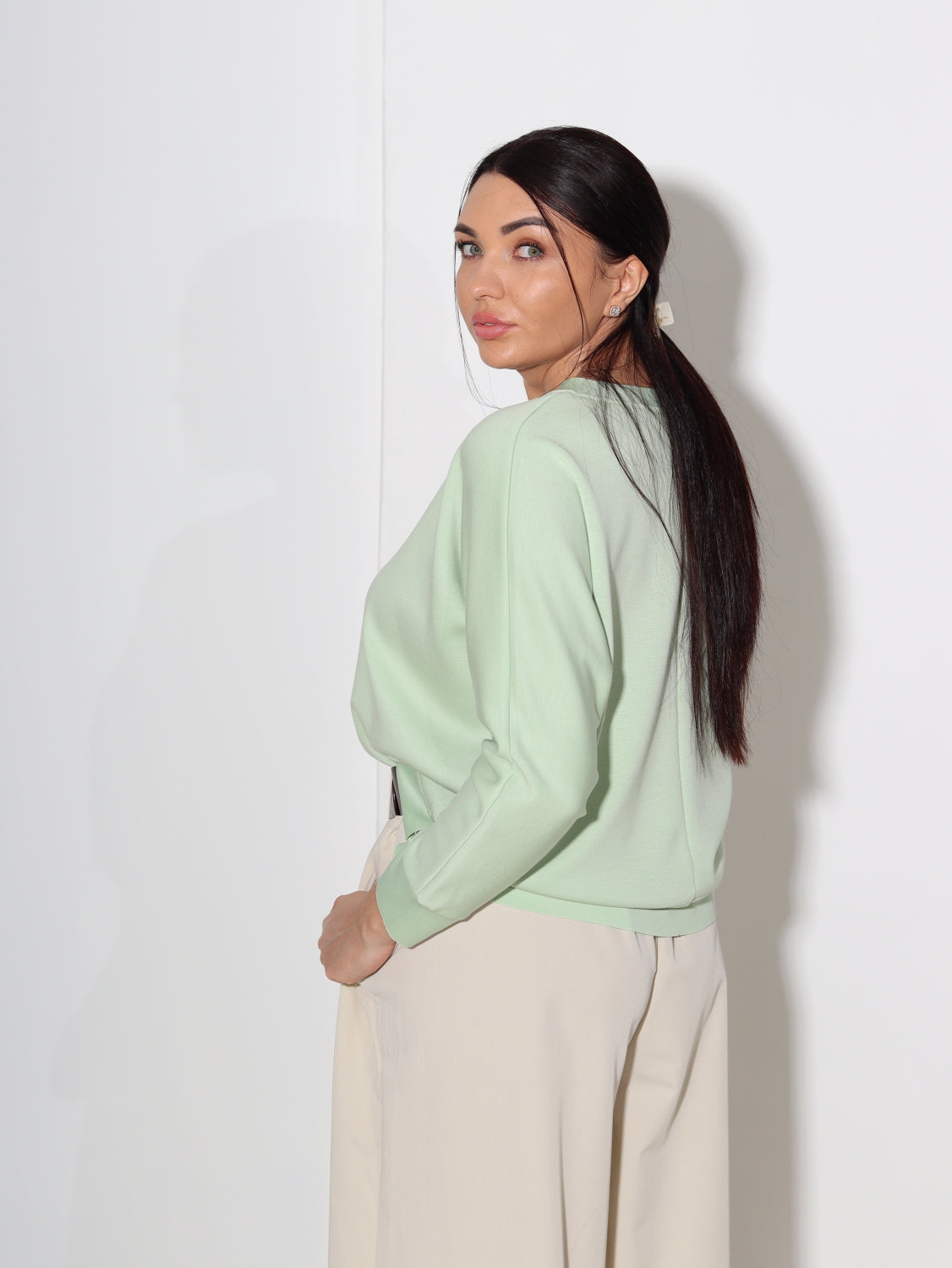 Zaļš, auduma tops ar 'V' veida kakla daļu- 14004